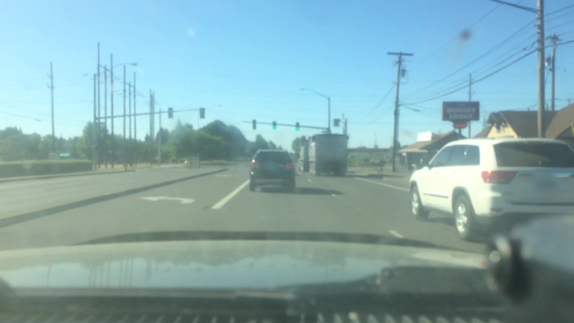Street view near Budget Lodge, Eugene — © lvl5 (CC BY-SA · Mapillary)