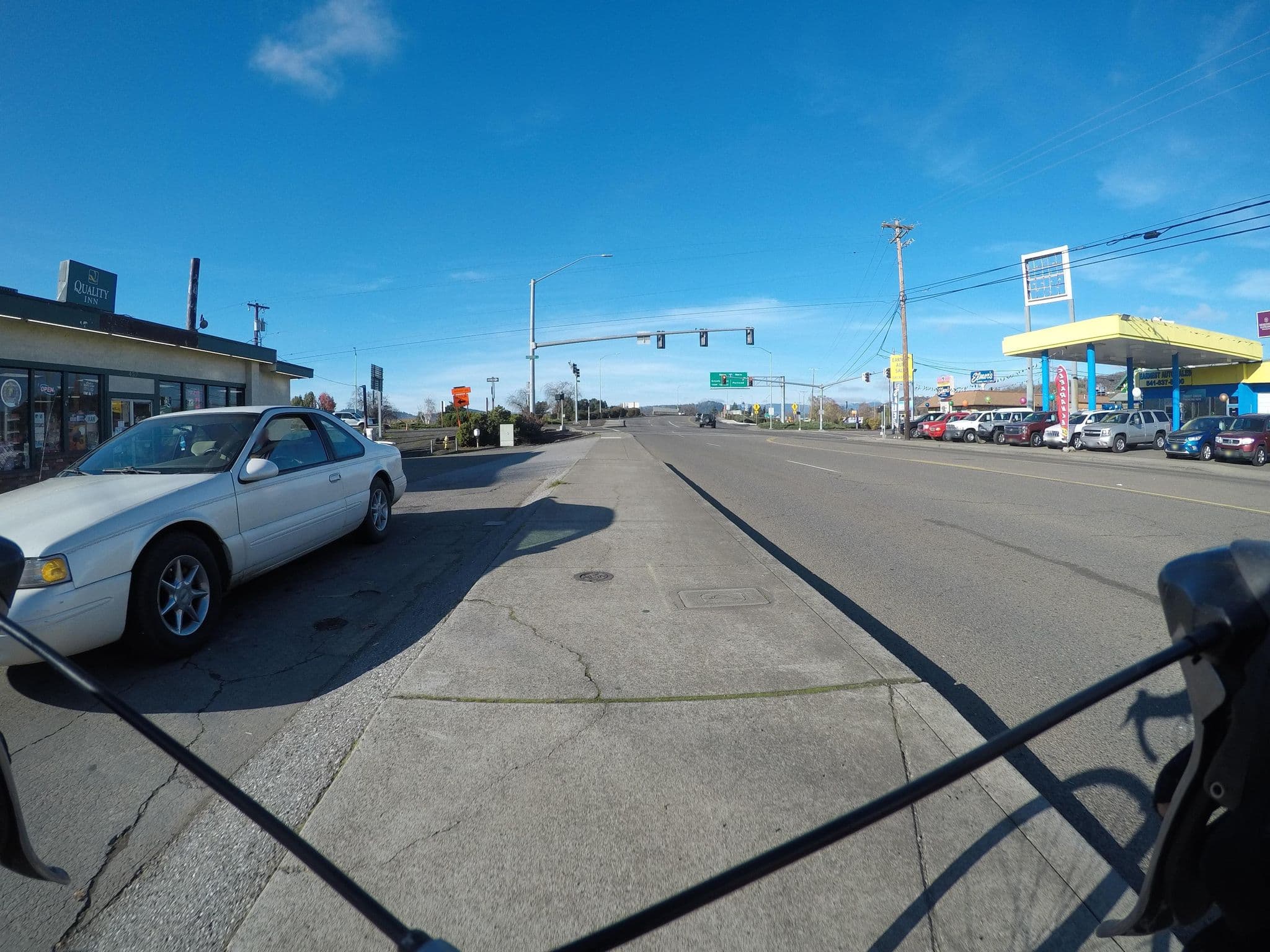 Street view near Choice Hotels, Roseburg — © evansiroky (CC BY-SA · Mapillary)