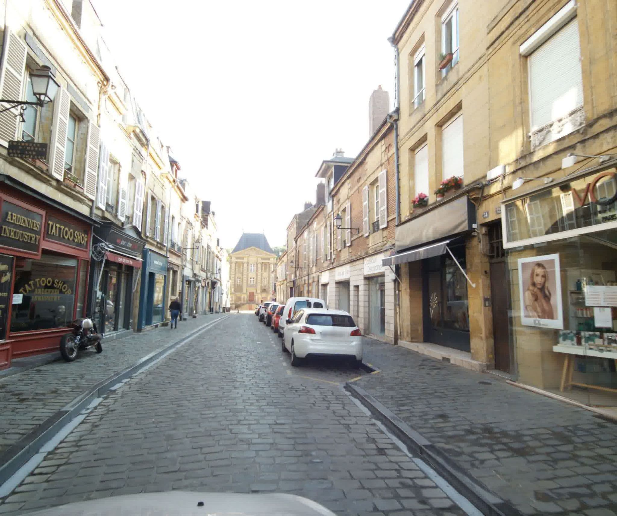 Street view near Côté Chambres, Charleville-Mézières — © sogefi (CC BY-SA · Mapillary)
