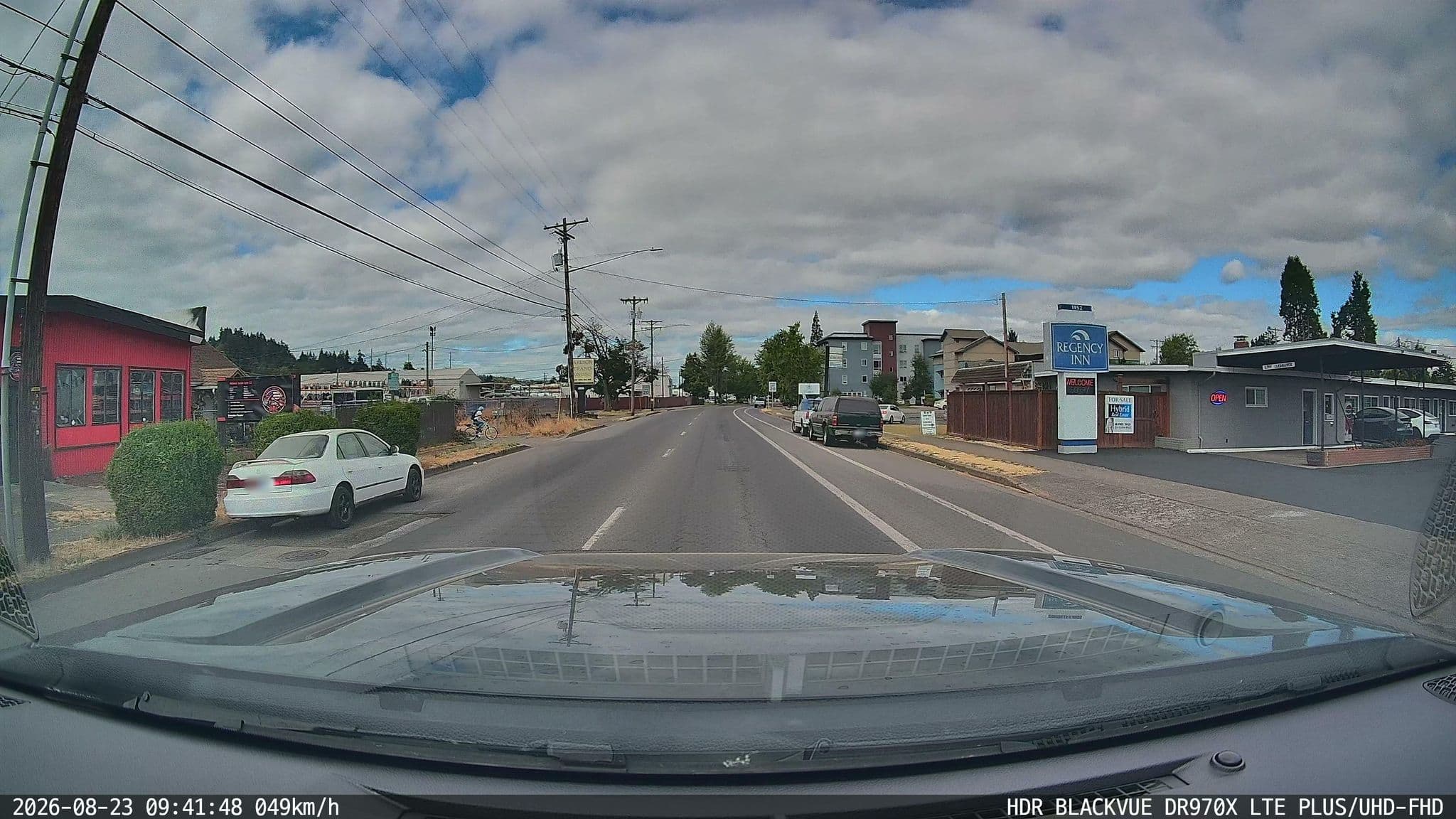 Street view near Sutton Motel, Eugene — © zemepisar (CC BY-SA · Mapillary)