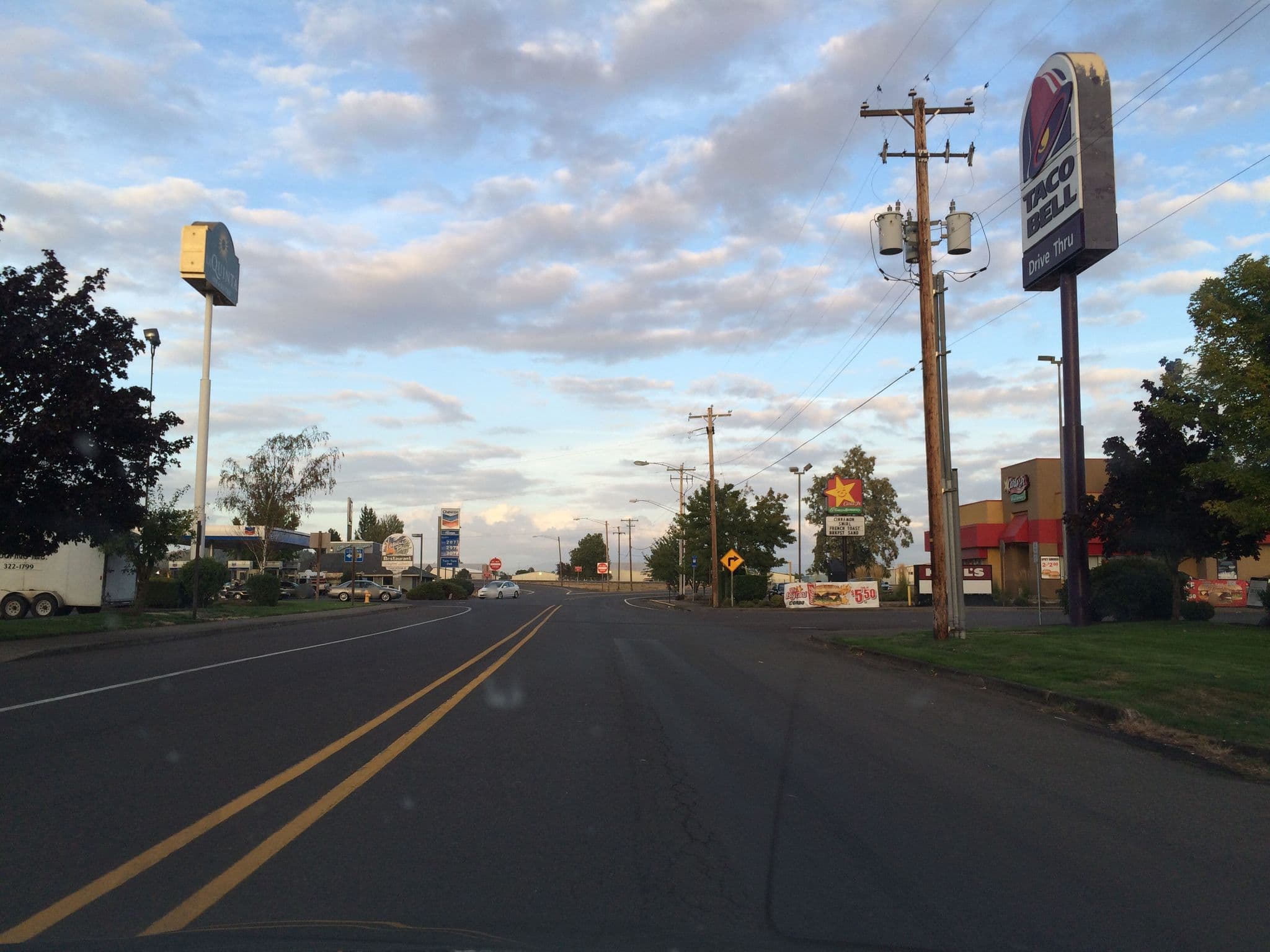 Street view near La Quinta Inn Albany, Tangent — © kaflurbaleen (CC BY-SA · Mapillary)