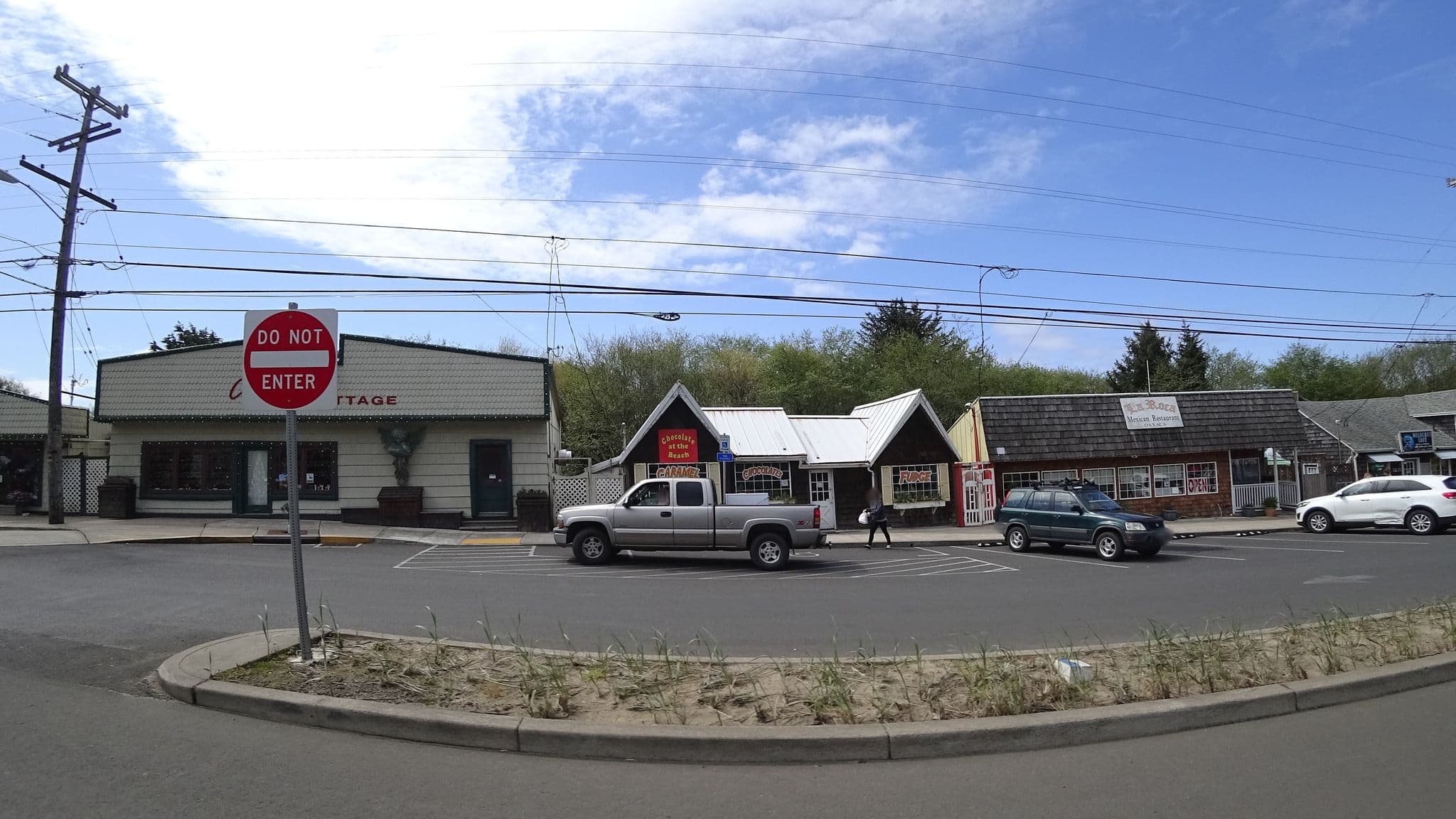 Street view near Olivia Beach Cottage Rentals, Lincoln City — © stilldavid (CC BY-SA · Mapillary)