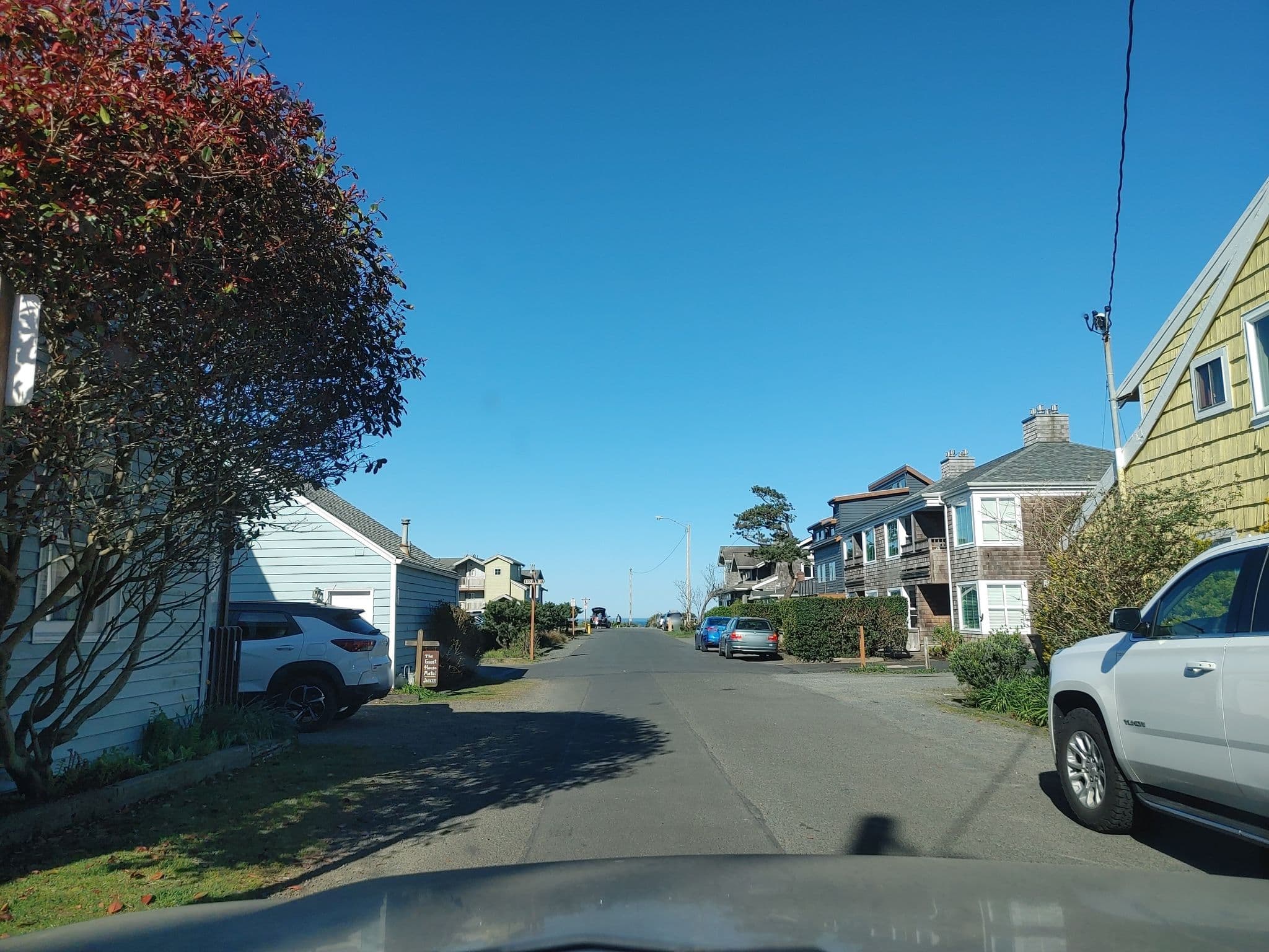 Street view near Guest House Inn, Cannon Beach — © nmixter (CC BY-SA · Mapillary)