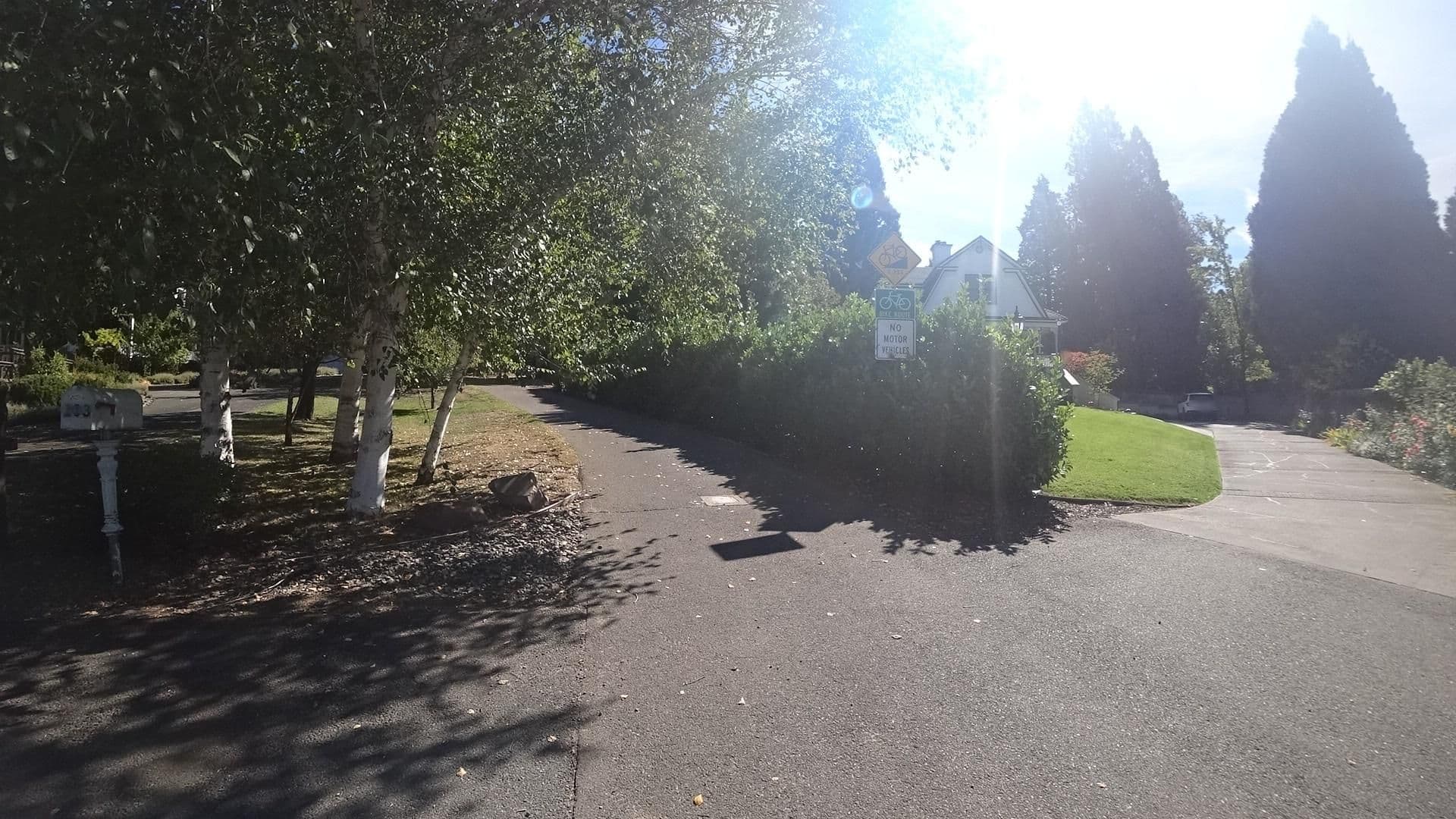 Street view near Shasta Mountain Retreat And Spa, Mount Shasta — © marker_geo (CC BY-SA · Mapillary)