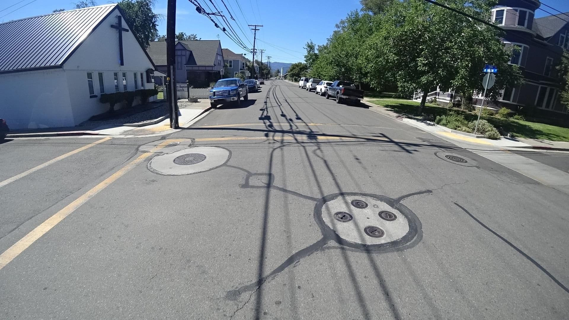 Street view near Gillis Mansion Bed and Breakfast, Yreka — © marker_geo (CC BY-SA · Mapillary)