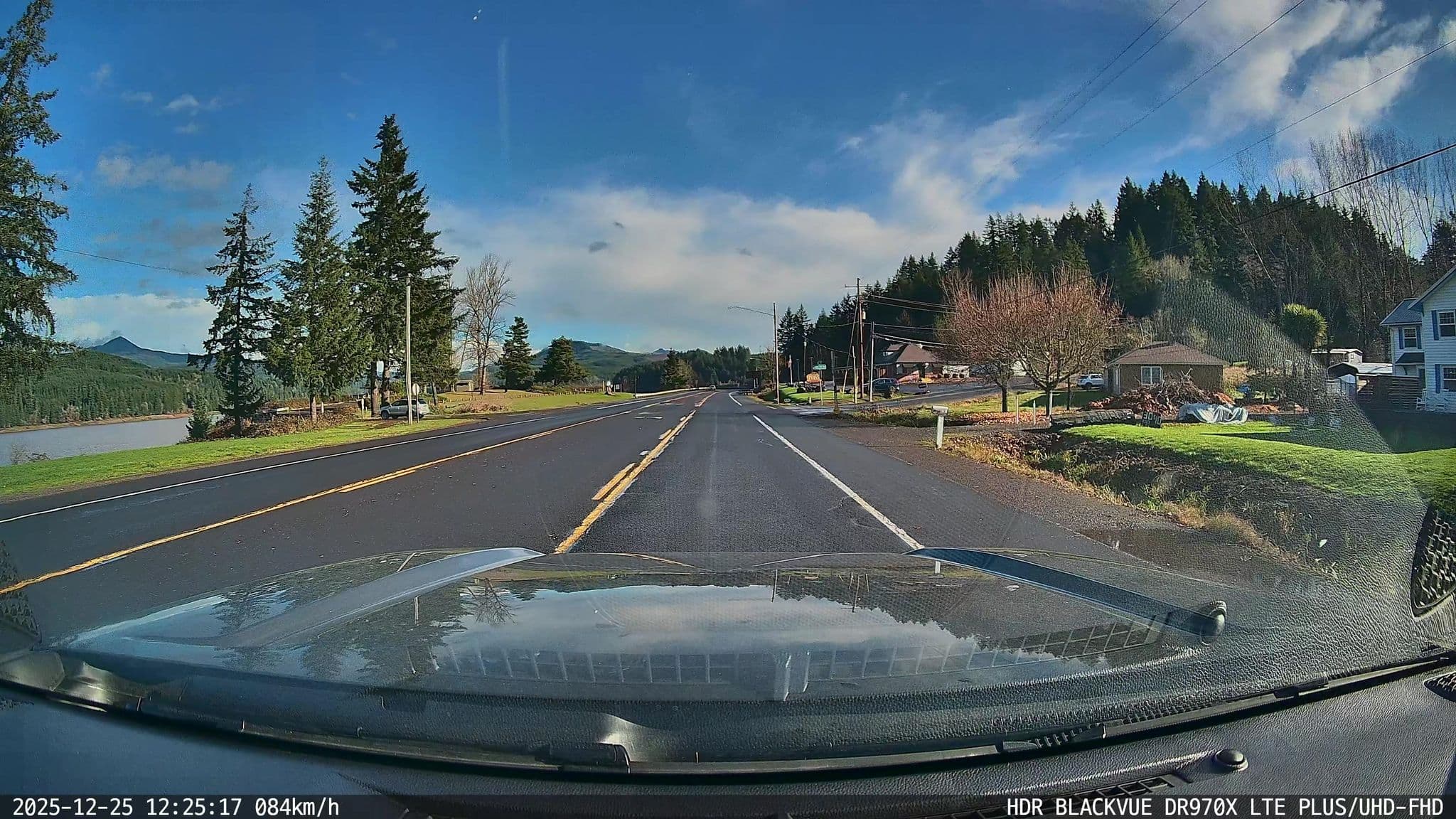 Street view near Foster Lake Inn, Sweet Home — © zemepisar (CC BY-SA · Mapillary)
