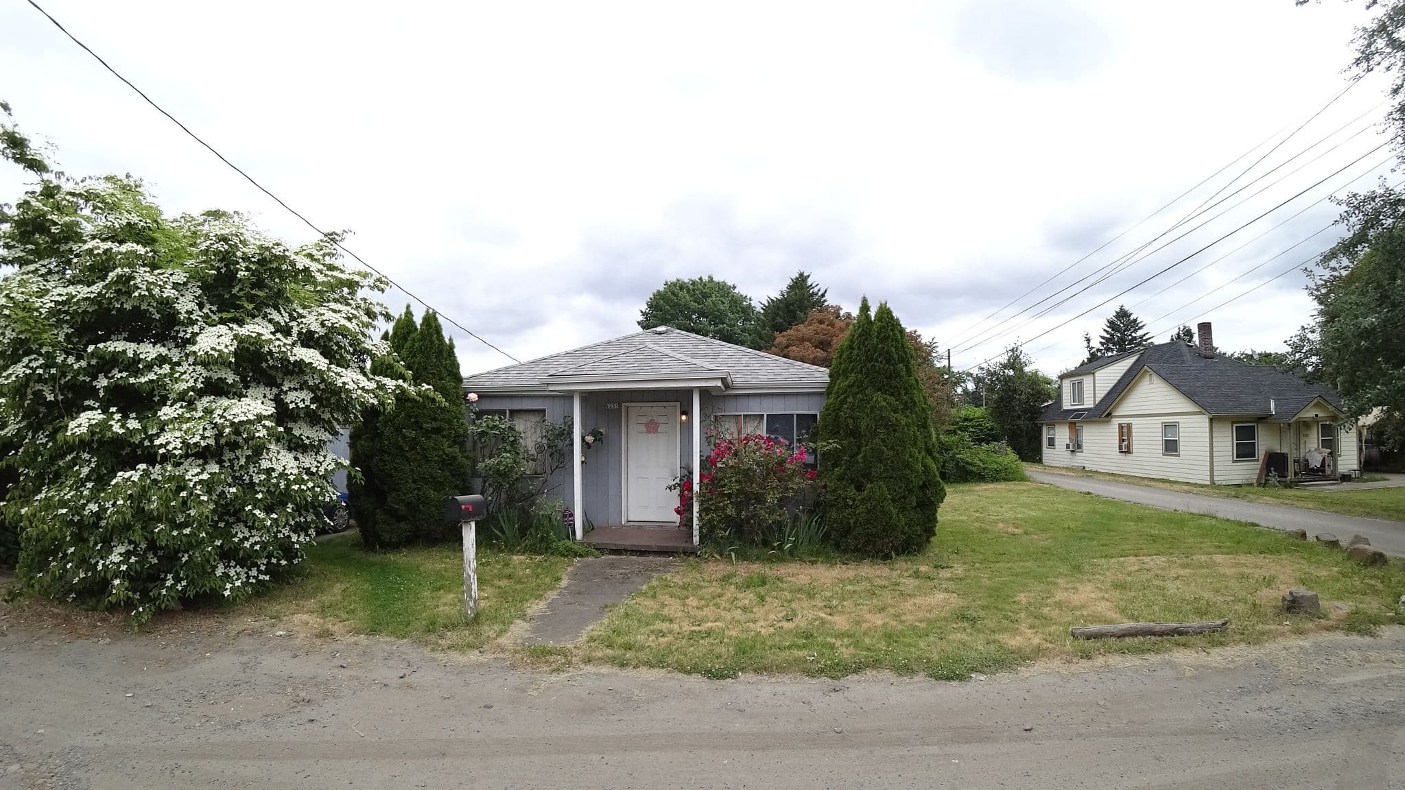 Street view near The Red Lion (at The Convention Center), Lents — © mly_pdx01 (CC BY-SA · Mapillary)