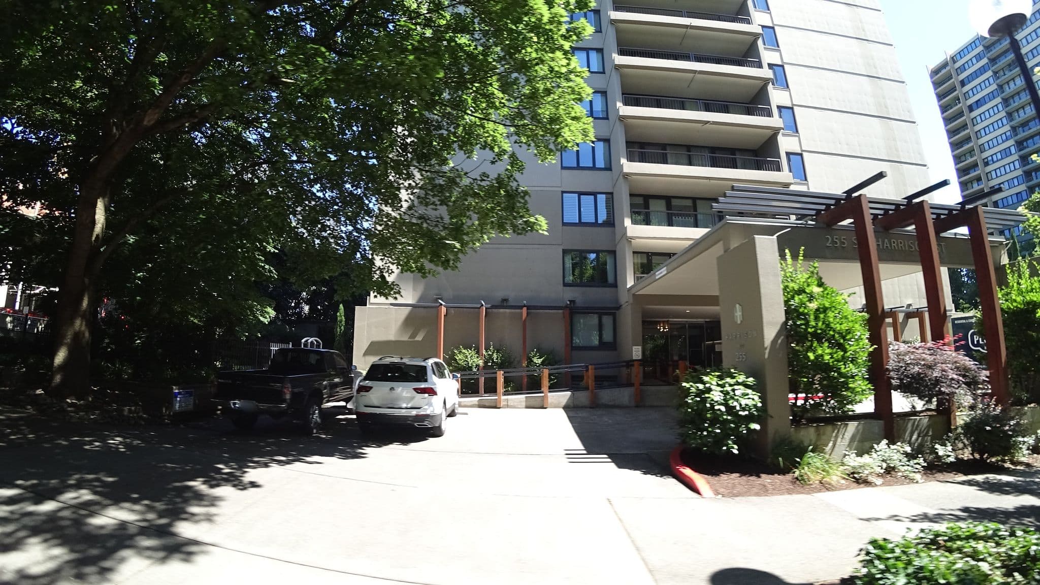 Street view near US Suites, Portland — © mly_pdx02 (CC BY-SA · Mapillary)