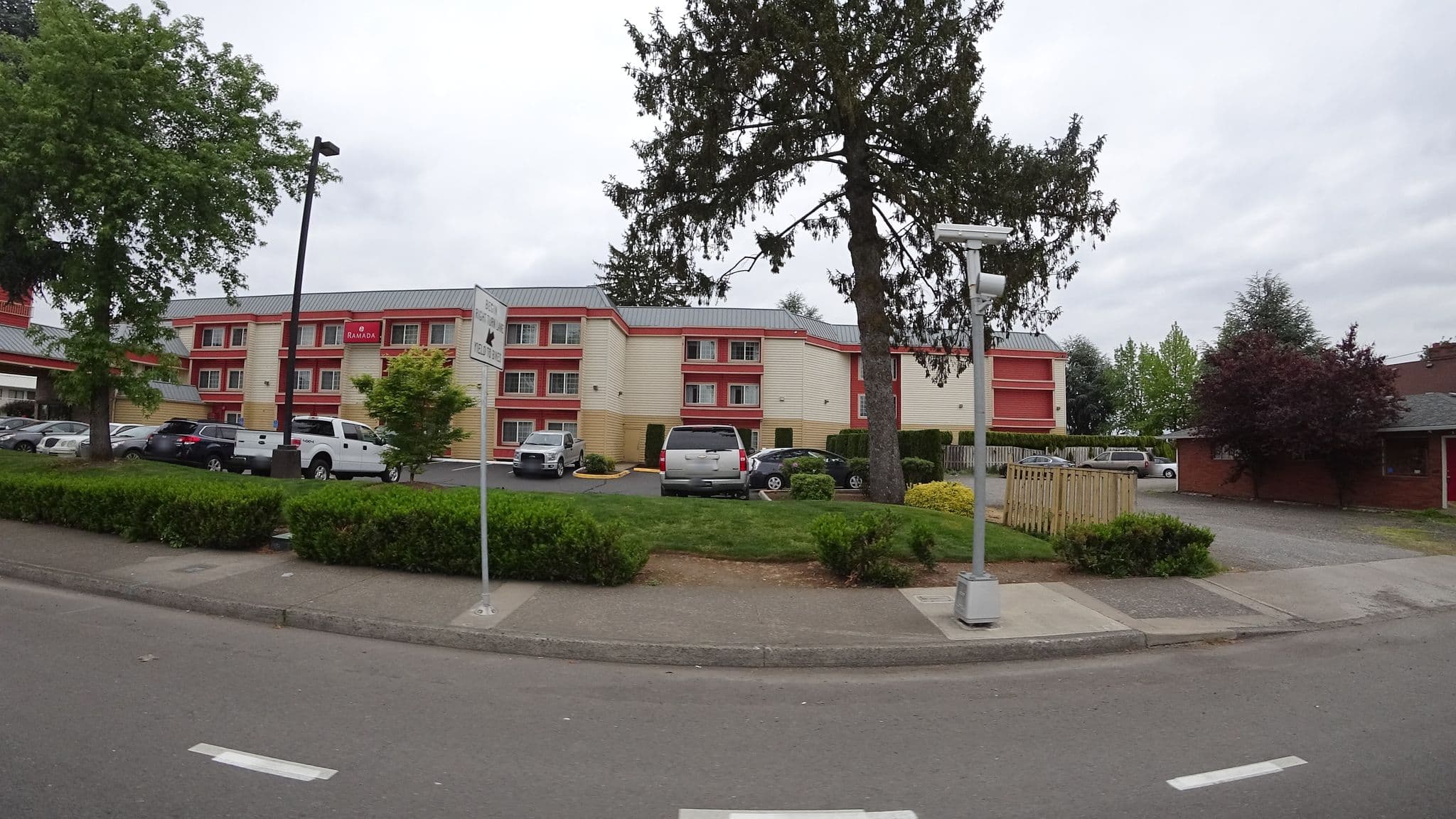 Street view near inPortland, Lents — © mly_pdx06 (CC BY-SA · Mapillary)
