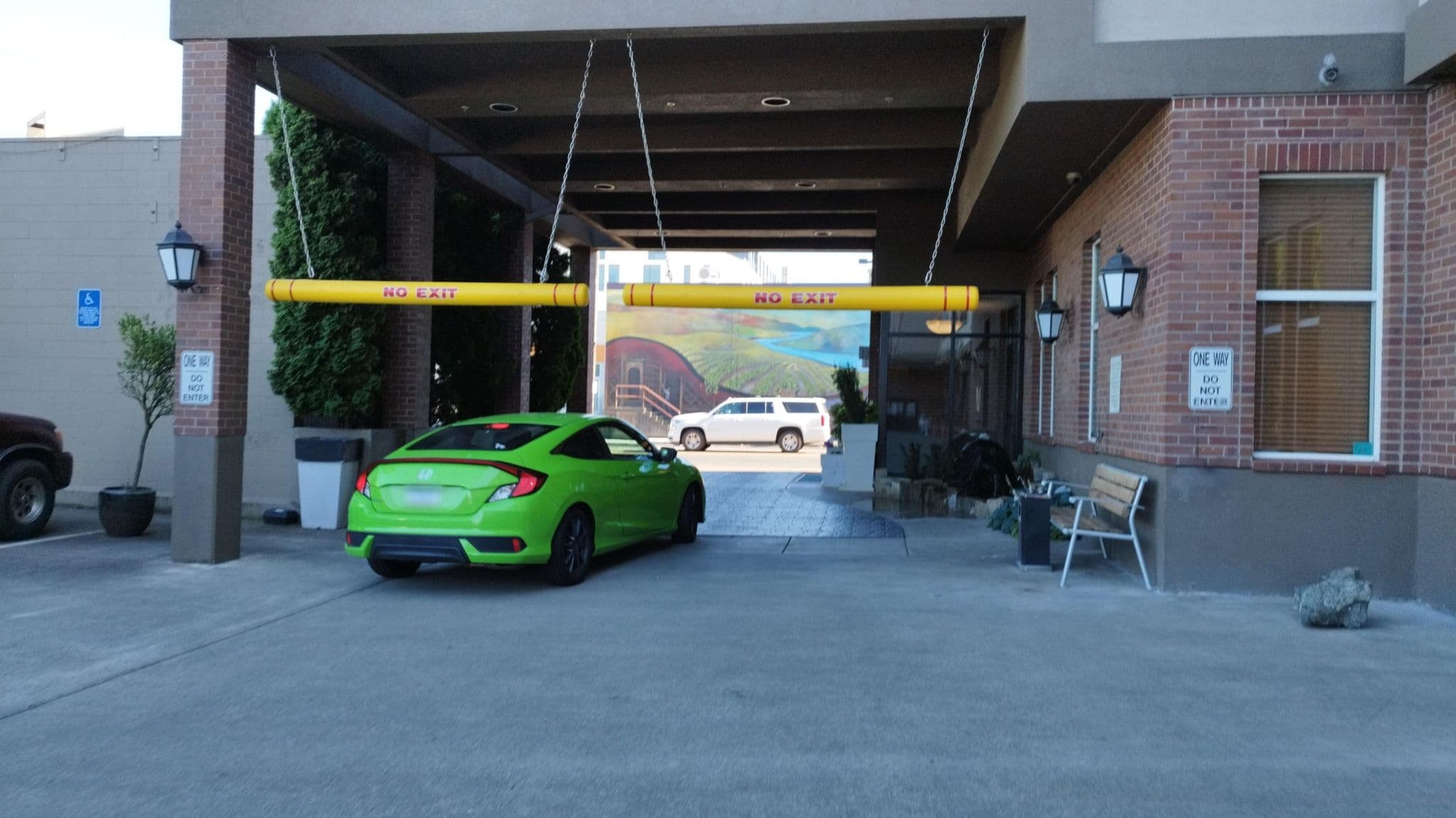 Street view near Pacific Inns, Portland — © bct (CC BY-SA · Mapillary)