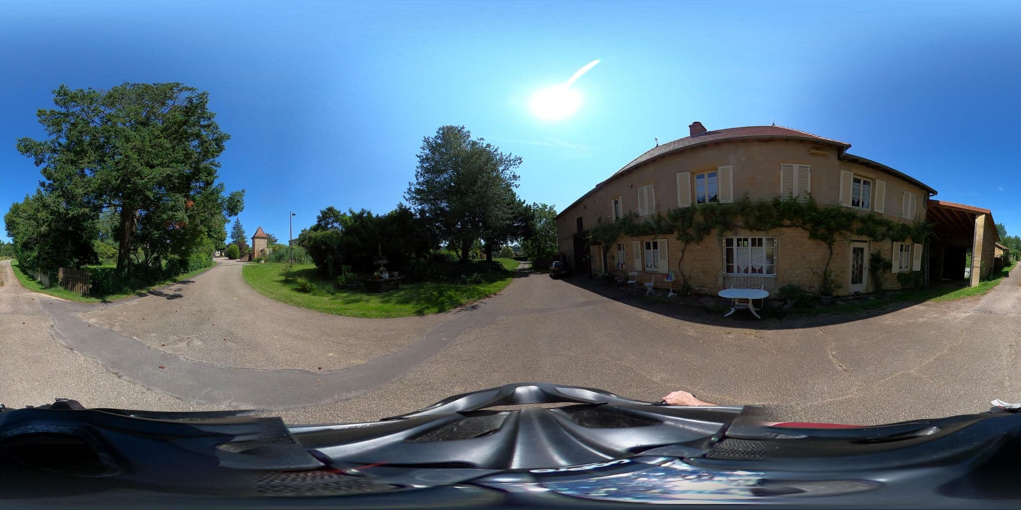Street view near Fraîcheur d’été, Saint-Denis-de-Cabanne — © capmoustache (CC BY-SA · Mapillary)