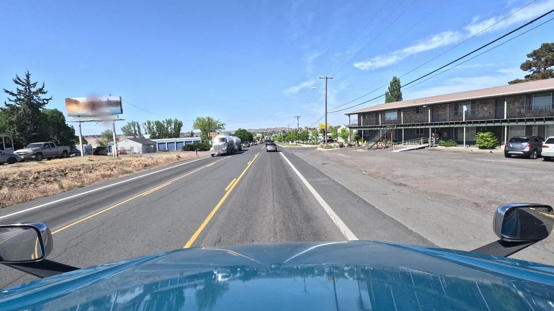 Street view near Sonny's Motel, Madras — © bct (CC BY-SA · Mapillary)