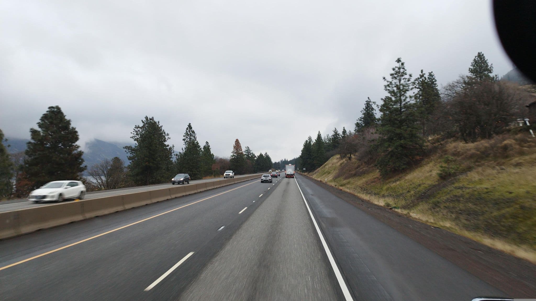 Street view near Vacasa Rentals: Rowena Retreat at the Gorge, Chenoweth — © bct (CC BY-SA · Mapillary)