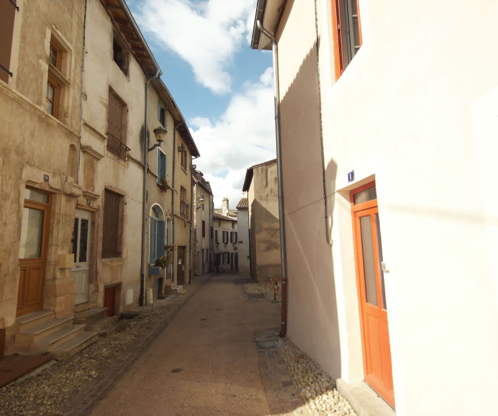 Street view near Tournus Castrum Romain - Duplex, Tournus — © sogefi (CC BY-SA · Mapillary)