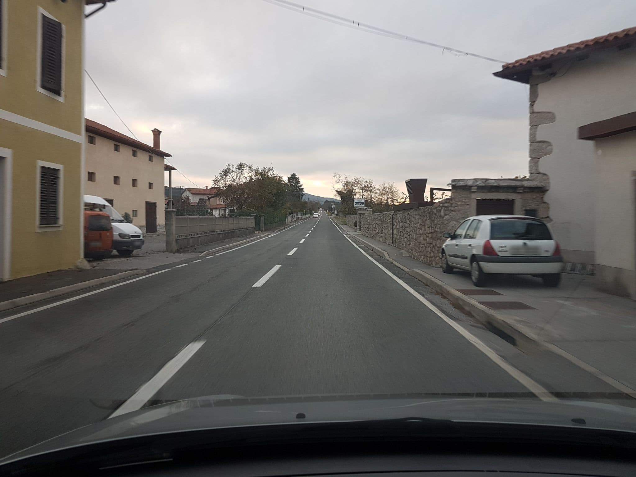 Street view near Brajda, Sežana — © damjang (CC BY-SA · Mapillary)