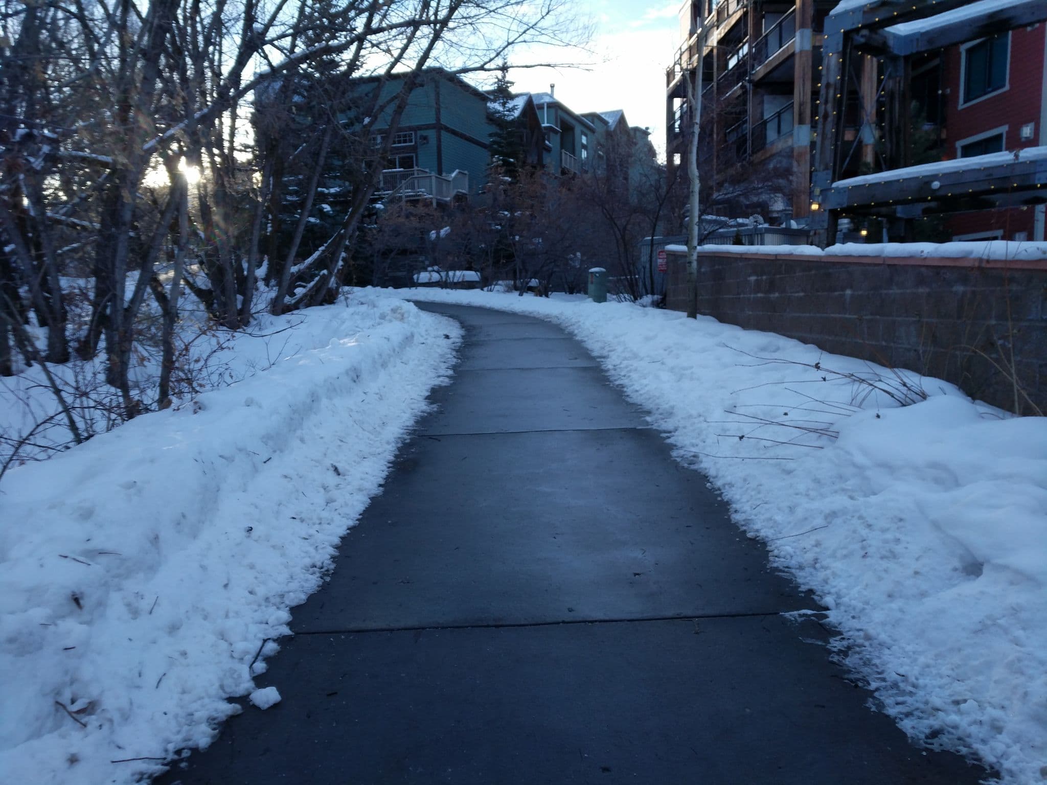 Street view near marroitt pool, Park City — © daalso (CC BY-SA · Mapillary)