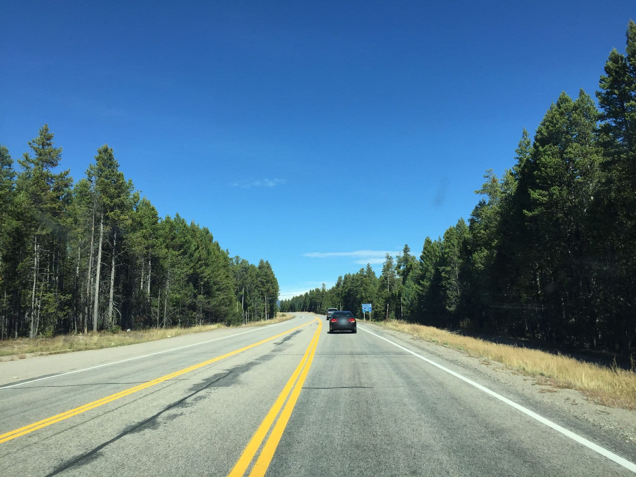 Street view near The Boat Cabin, West Yellowstone — © canadarunner (CC BY-SA · Mapillary)