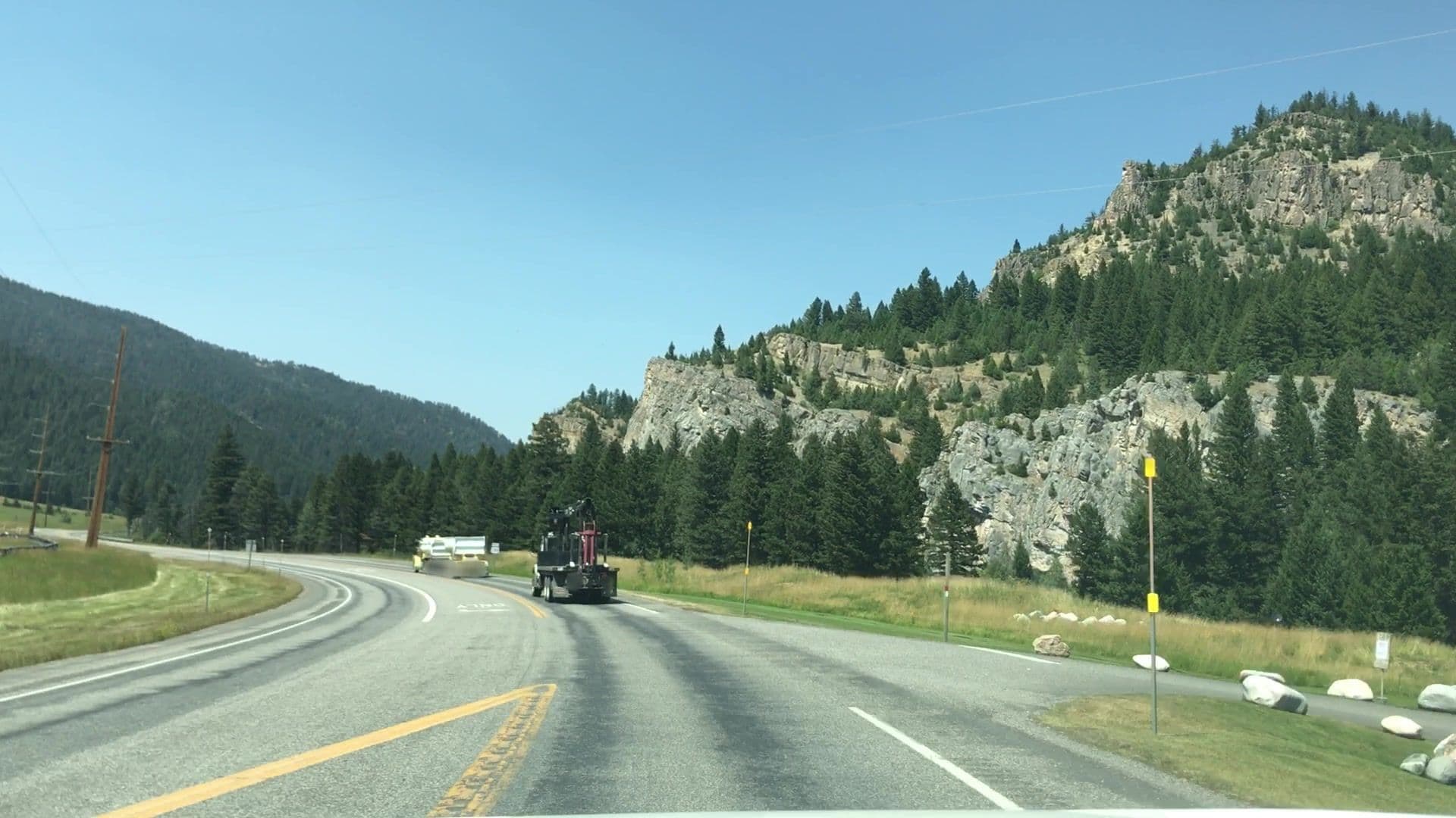 Street view near Castle Rock Inn, Big Sky — © lvl5 (CC BY-SA · Mapillary)