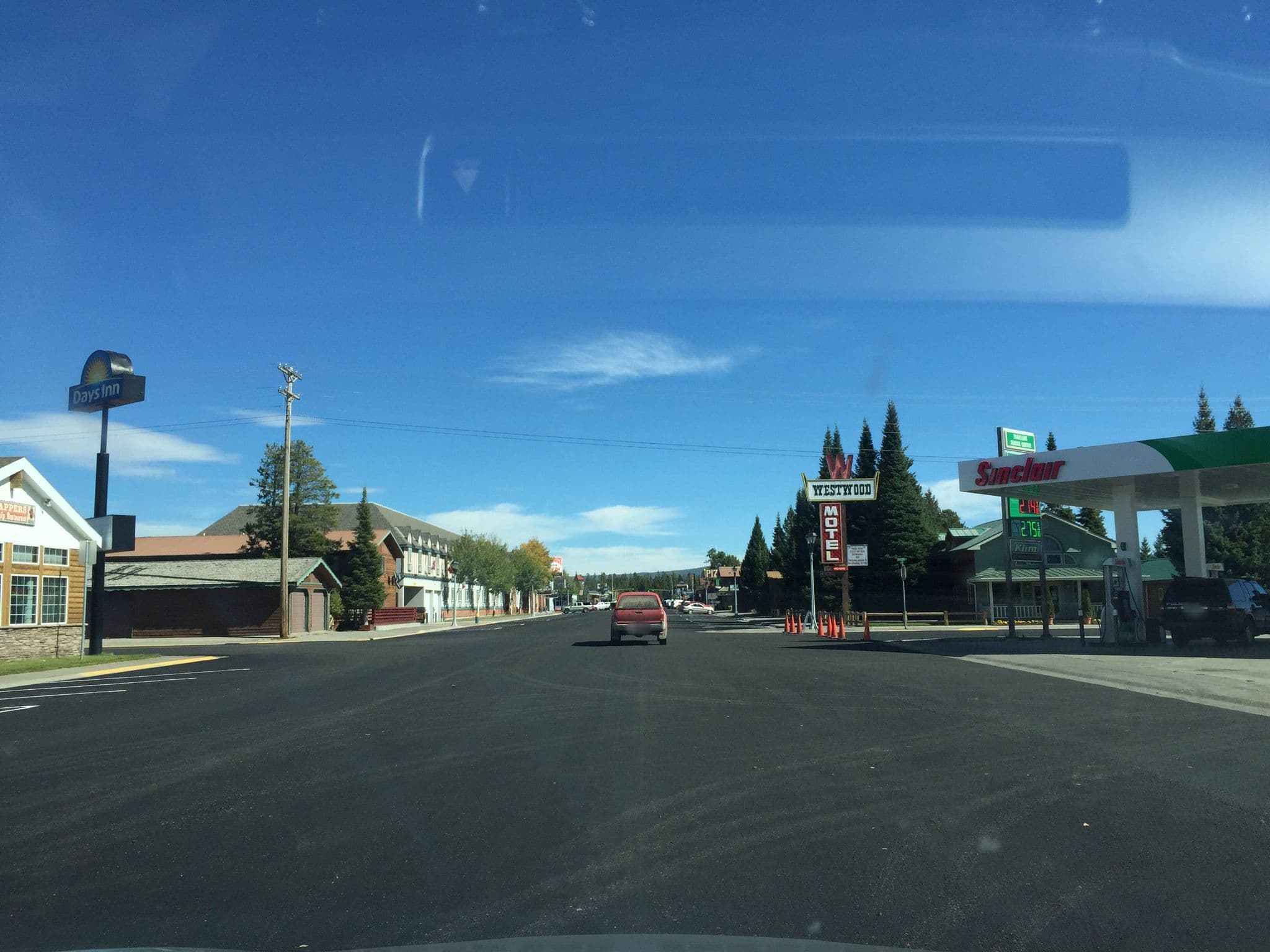 Street view near Days Inn West Yellowstone, West Yellowstone — © canadarunner (CC BY-SA · Mapillary)