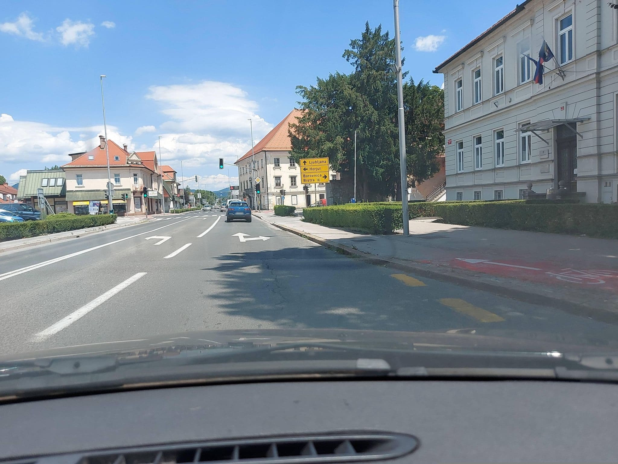 Street view near Hotel Mantova, Vrhnika — © mik007 (CC BY-SA · Mapillary)