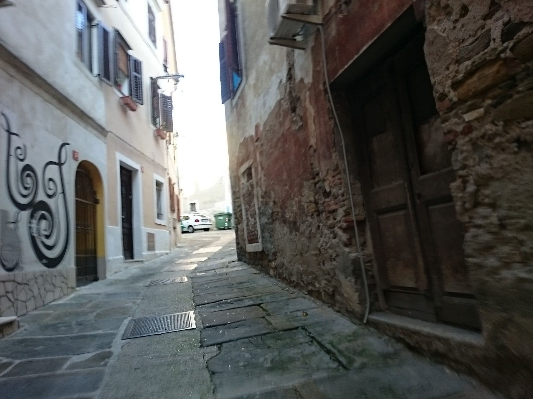 Street view near Apartmaji Rakovič - Bošnjak Olivera, Izola — © voschix (CC BY-SA · Mapillary)