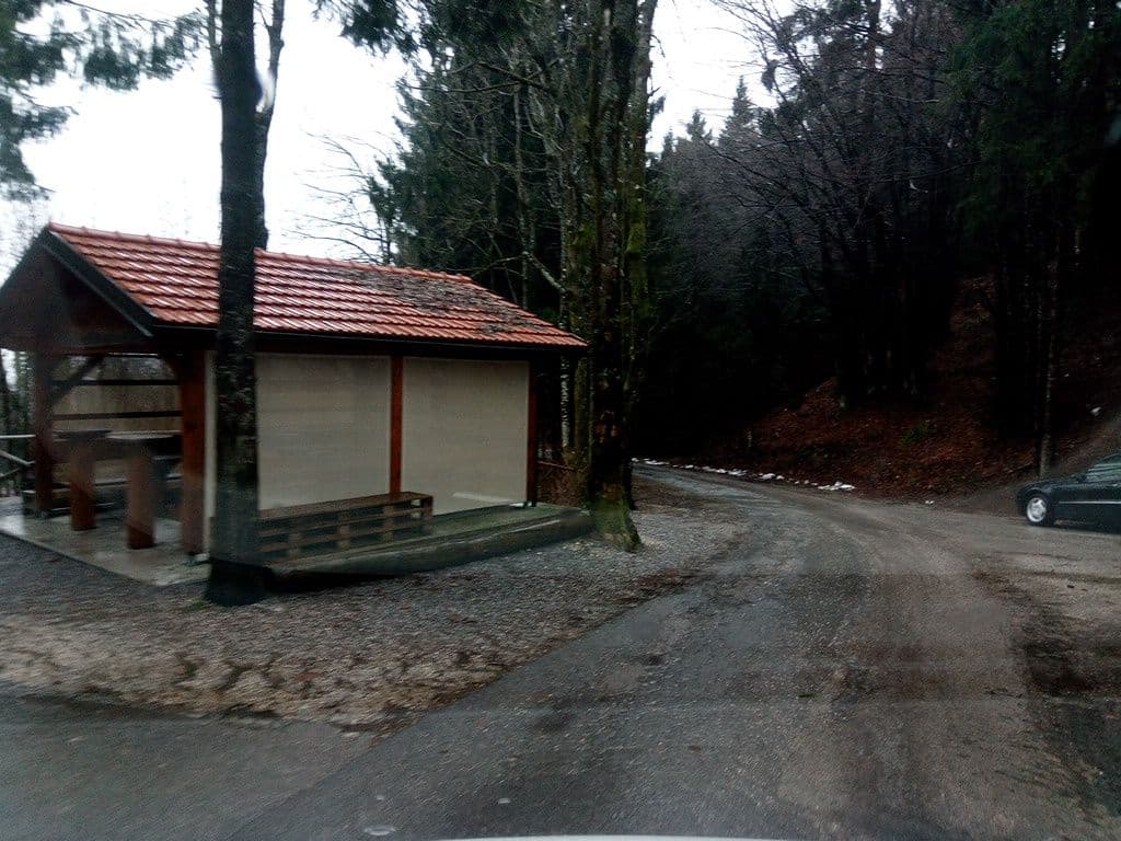 Street view near Koča na Vrhu Svetih Treh Kraljev, Žiri — © veverica (CC BY-SA · Mapillary)