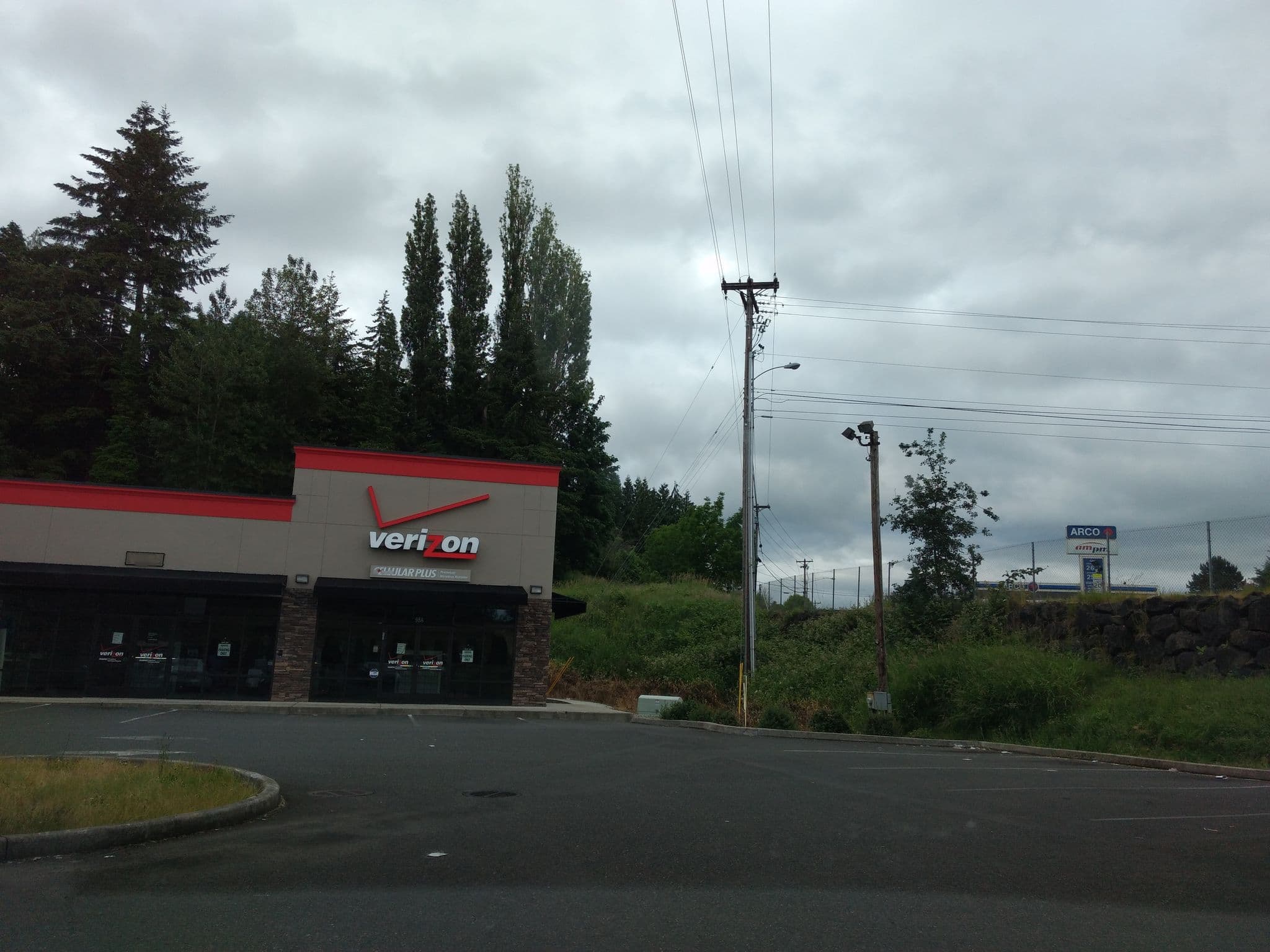 Street view near Motel 6, Kelso — © cincodenada (CC BY-SA · Mapillary)