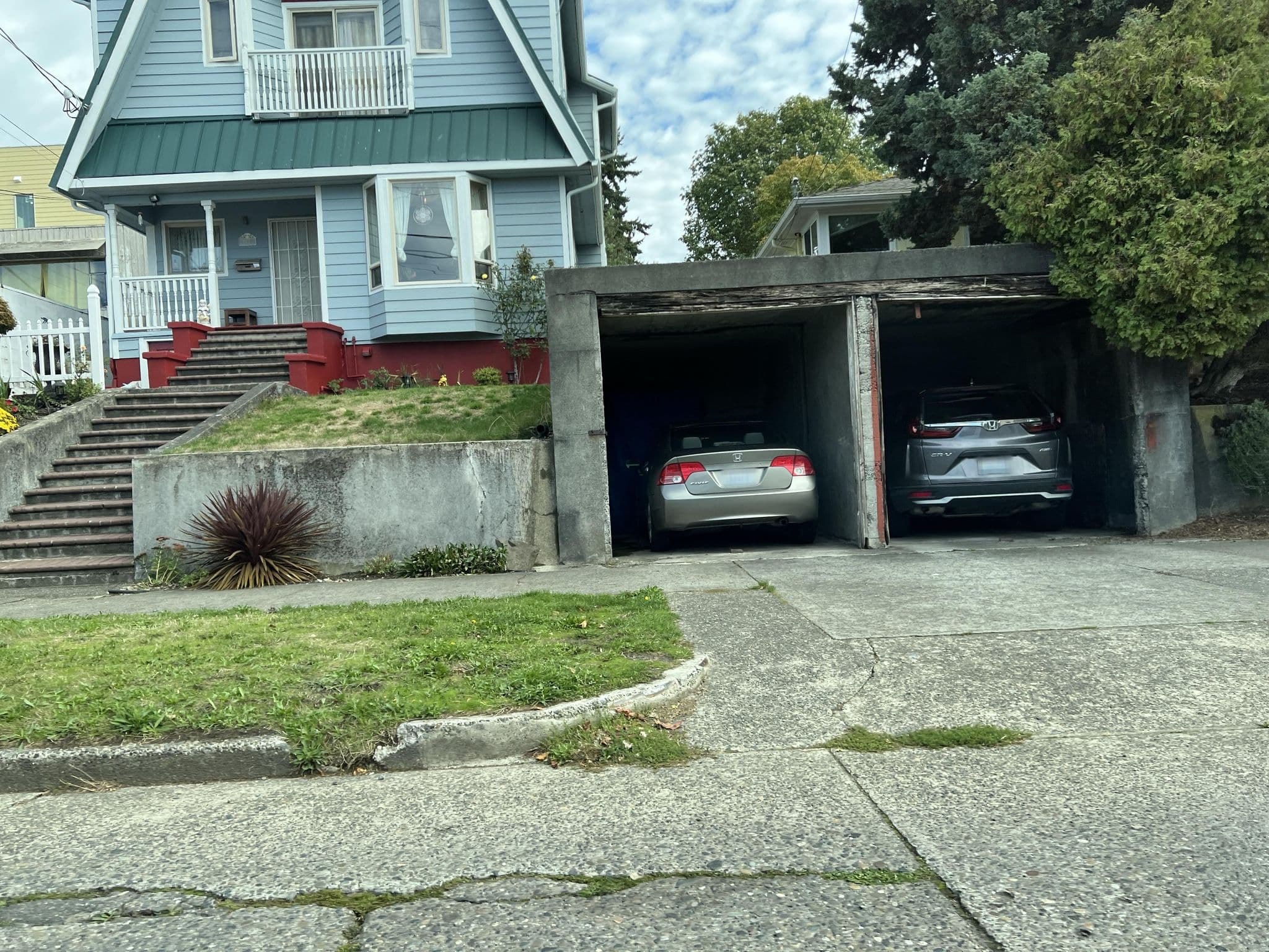 Street view near OttSmith Estate, Seattle — © cmiles (CC BY-SA · Mapillary)