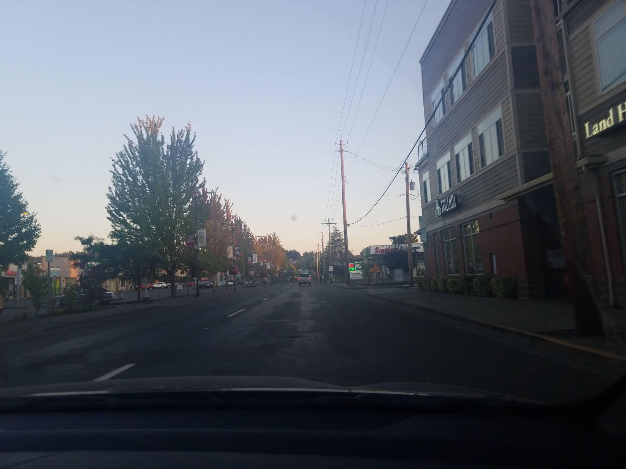 Street view near Howard Johnson Inn - Oklahoma City, Puyallup — © Zakronia (CC BY-SA · Mapillary)
