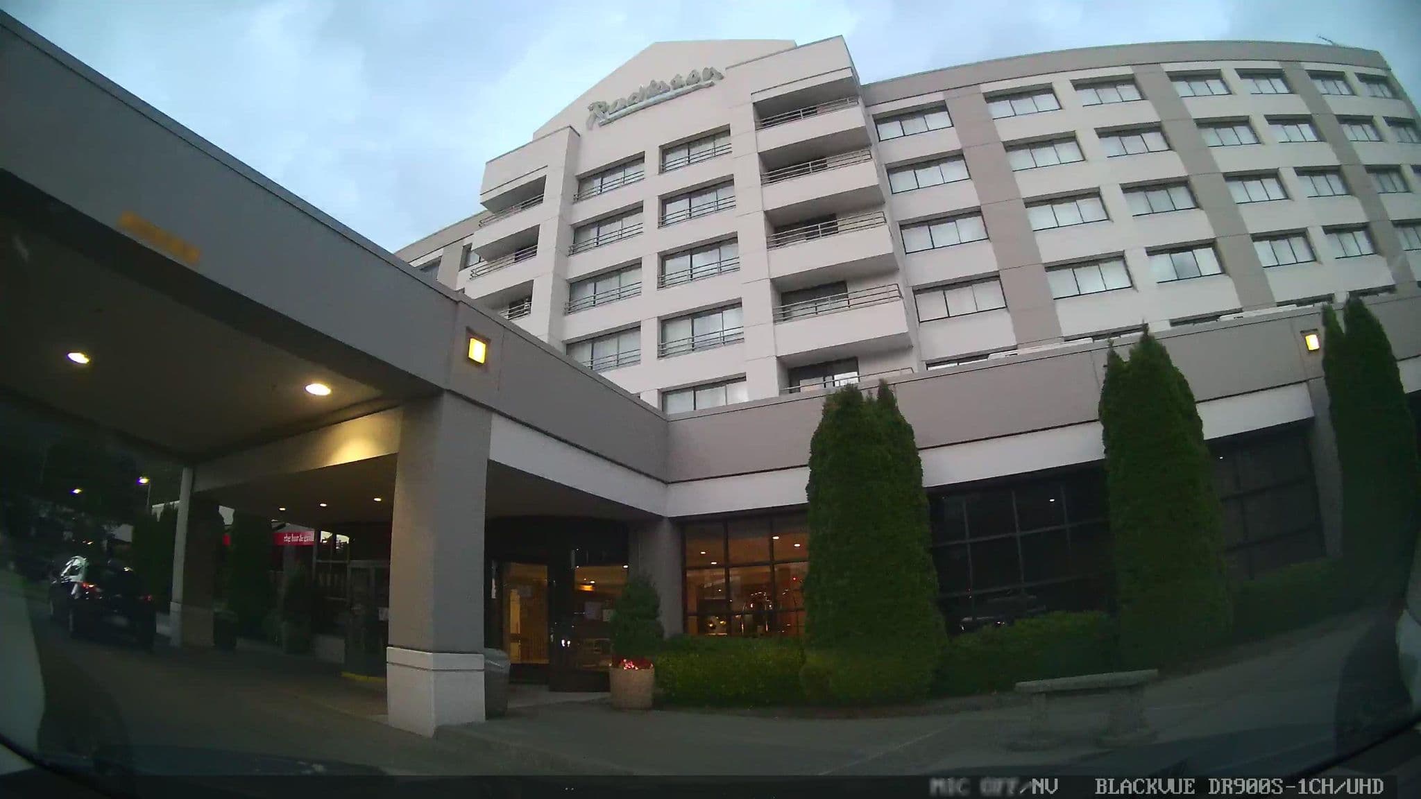 Street view near Wyndham Hotels & Resorts, SeaTac — © damnitgetmybeer (CC BY-SA · Mapillary)