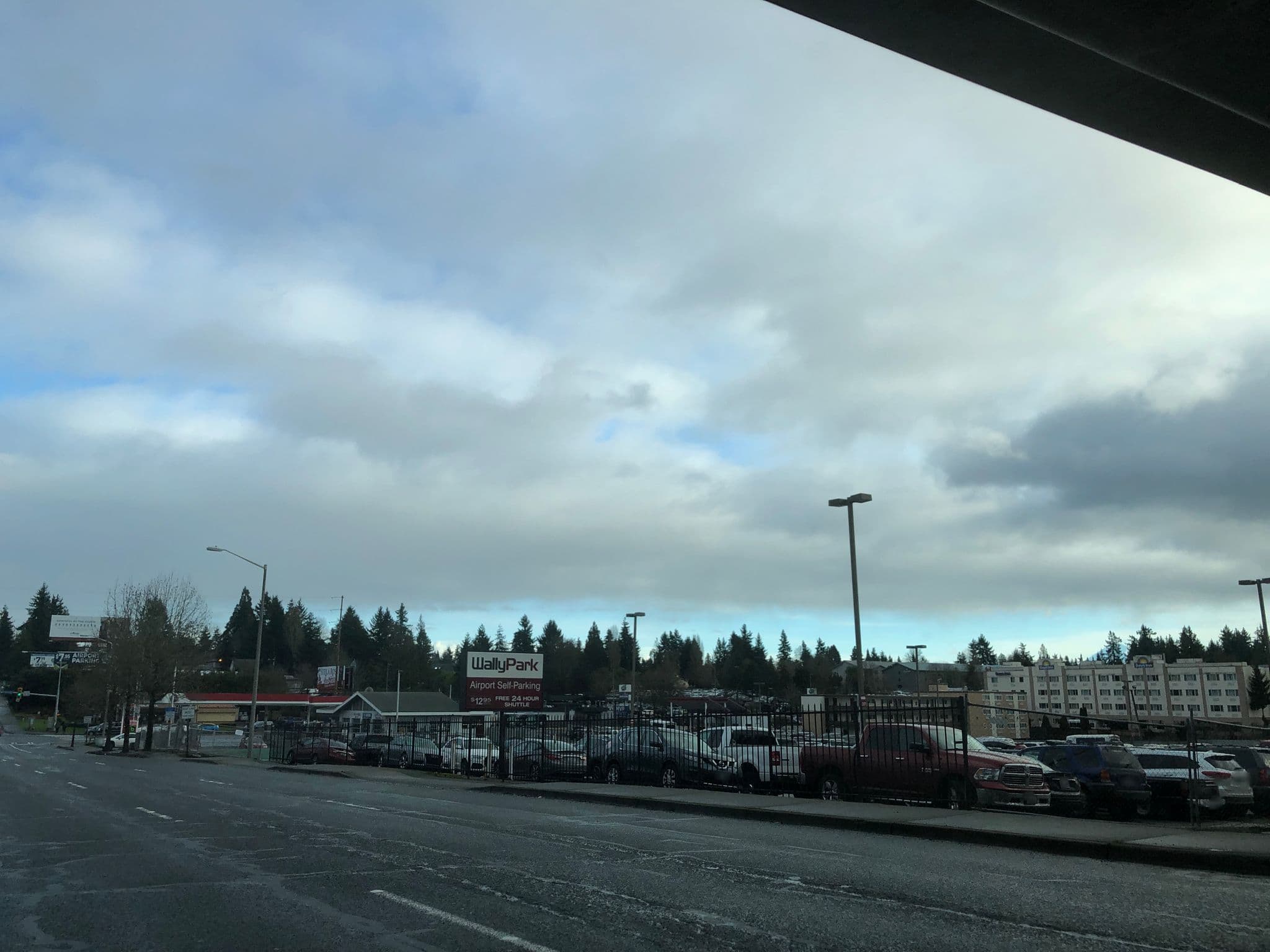 Street view near La Quinta Inn & Suites Seattle Sea-Tac Airport, SeaTac — © boardlong13 (CC BY-SA · Mapillary)