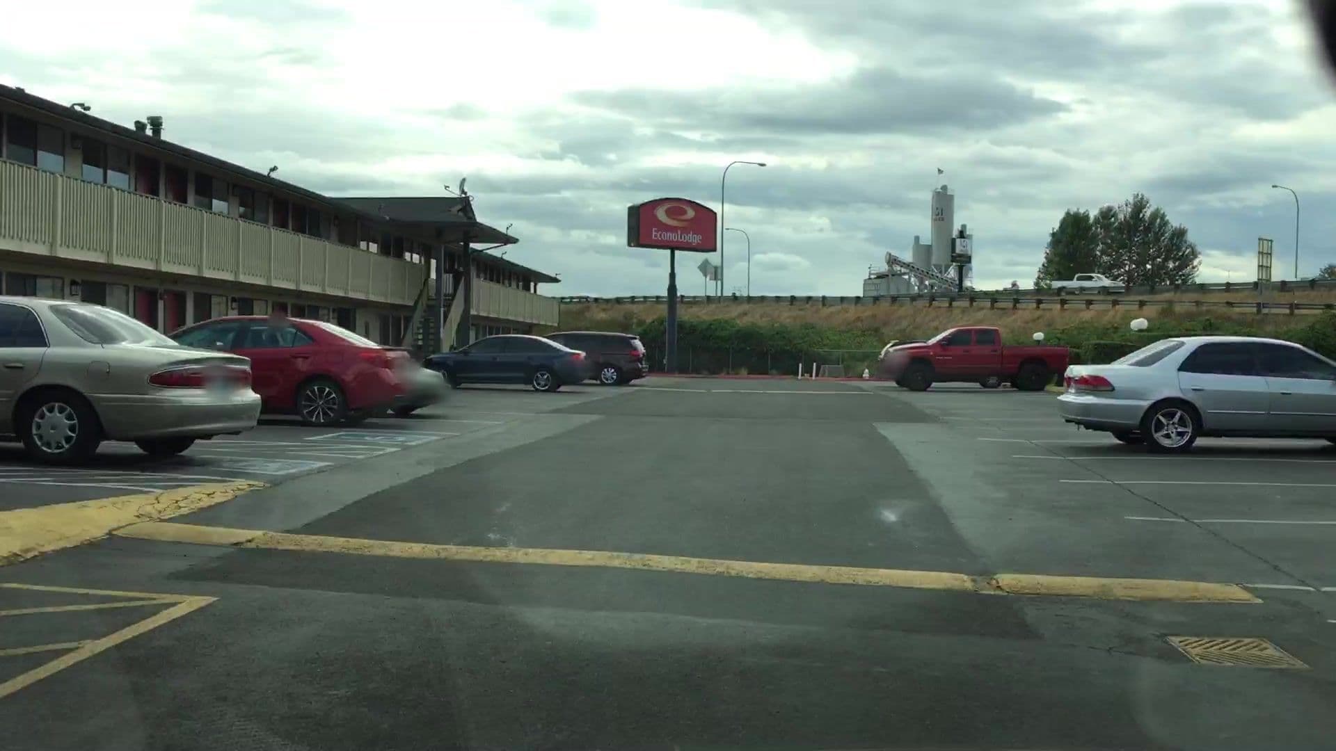 Street view near Howard Johnson Inn Kent, Kent — © lvl5 (CC BY-SA · Mapillary)