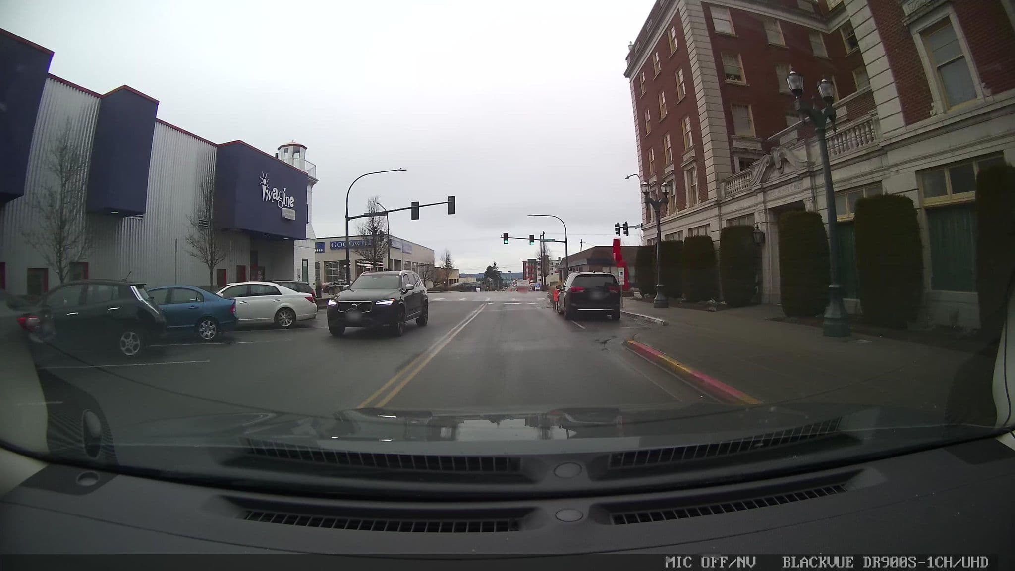 Street view near Hotel Monte Cristo, Everett — © damnitgetmybeer (CC BY-SA · Mapillary)