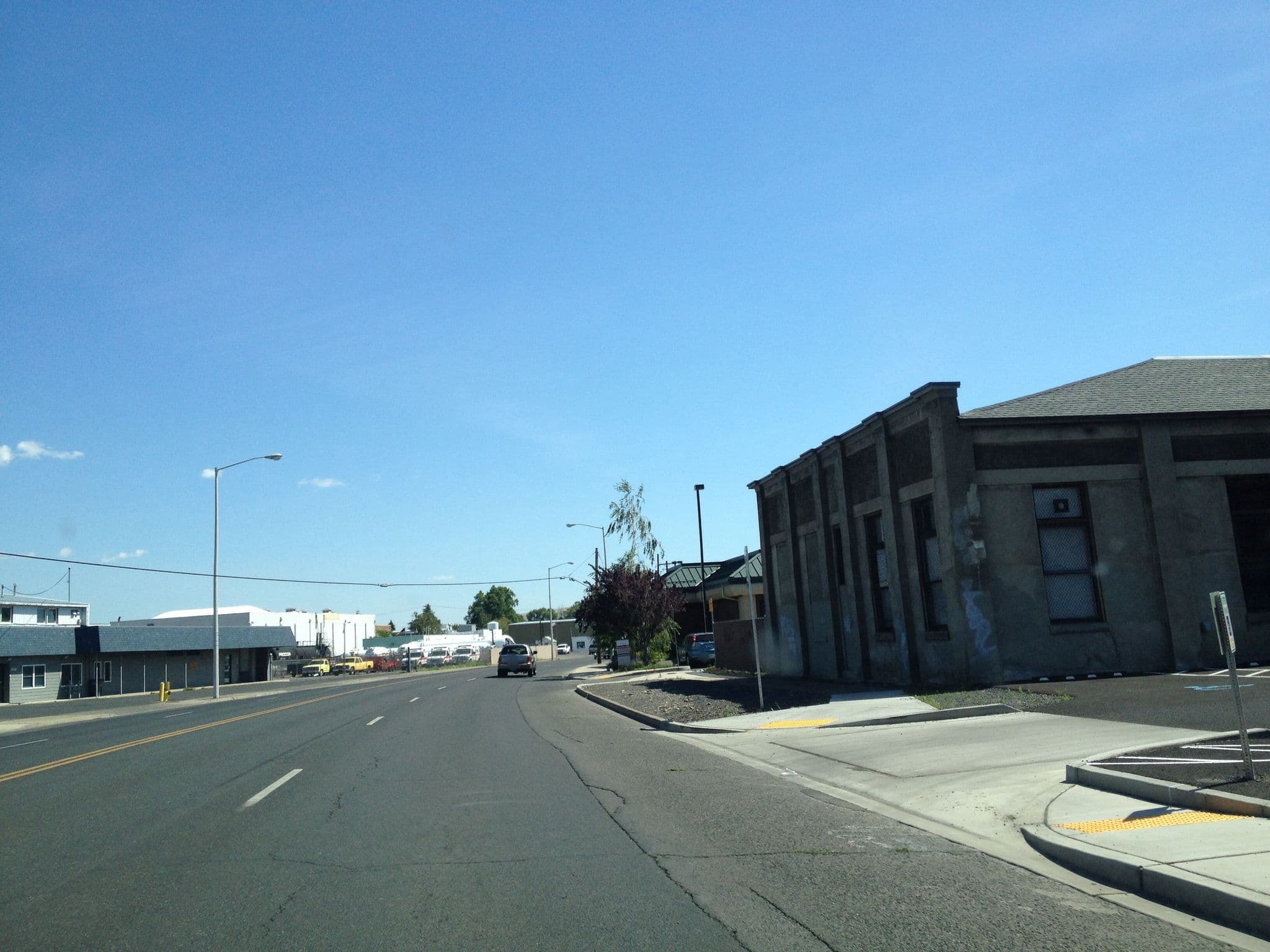 Street view near Papeles And More, Yakima — © sterlinggis (CC BY-SA · Mapillary)