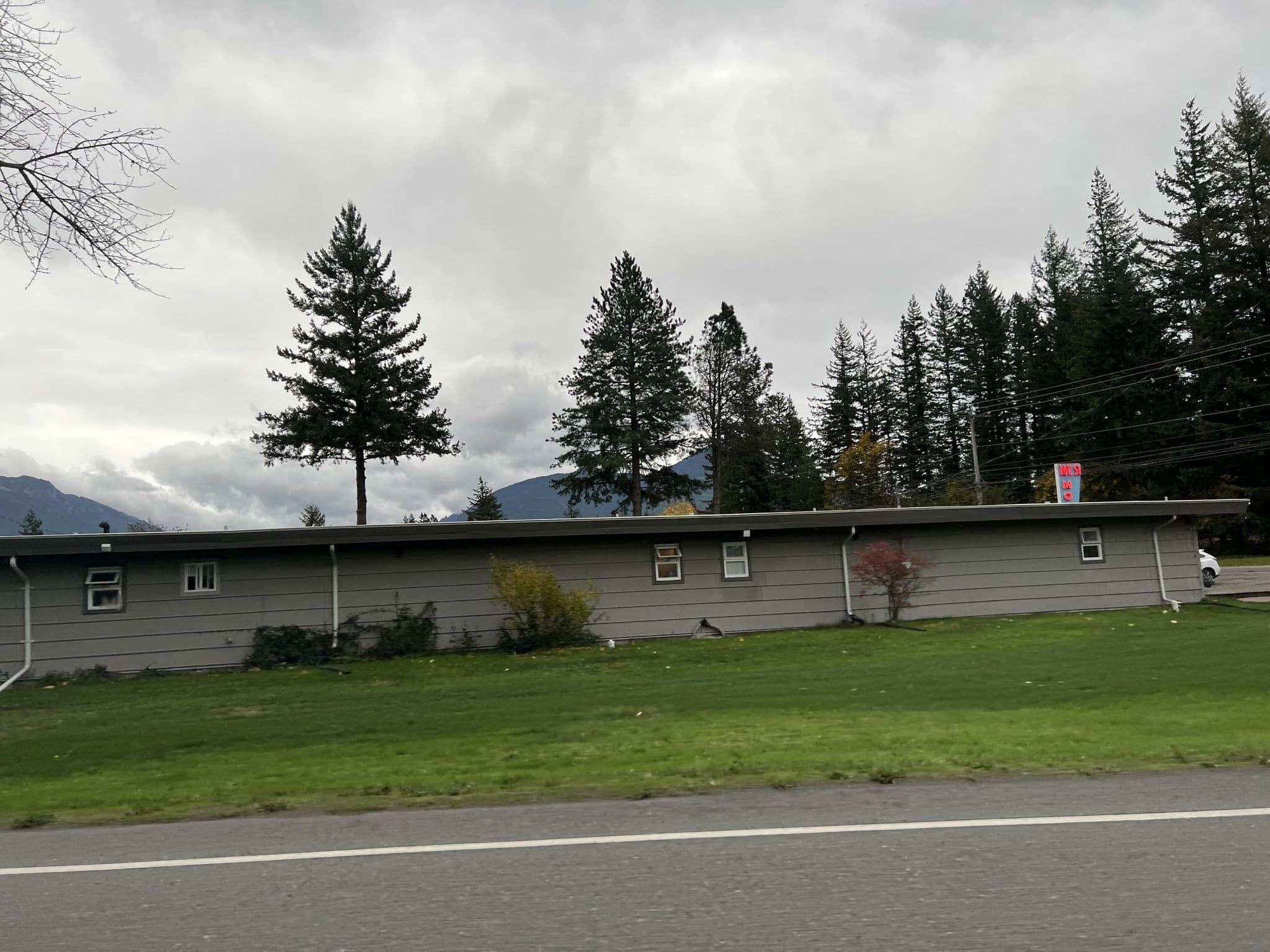 Street view near Blue Diamond Motel, Tanner — © cmiles (CC BY-SA · Mapillary)