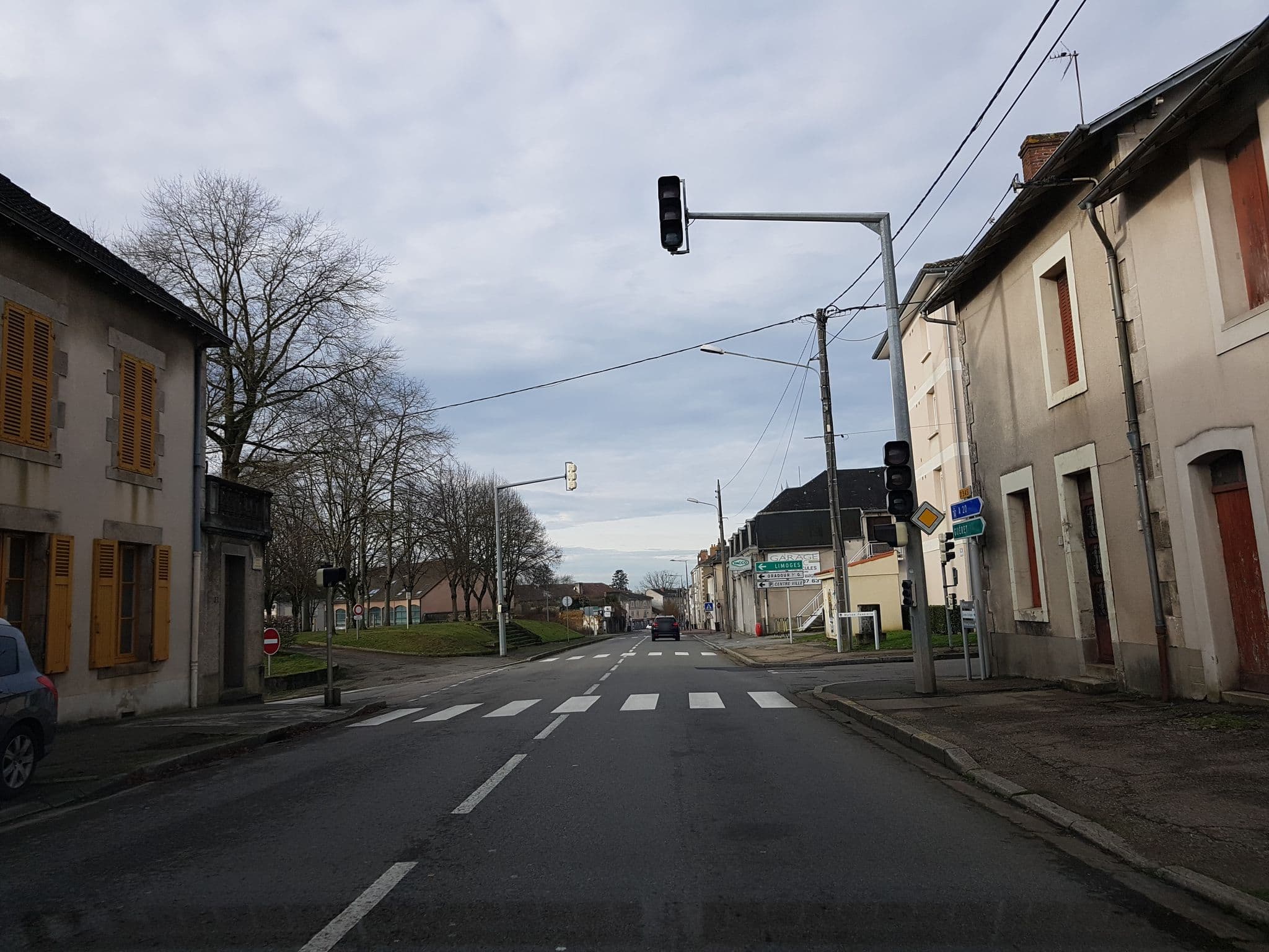 Street view near Hôtel du Parc, Bellac — © fgouget (CC BY-SA · Mapillary)