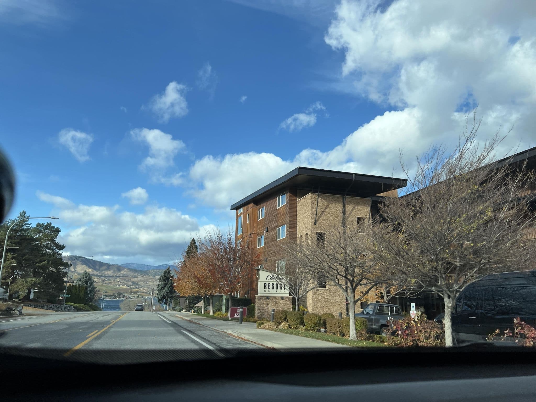 Street view near Vacation Lake Chelan, Chelan — © cmiles (CC BY-SA · Mapillary)