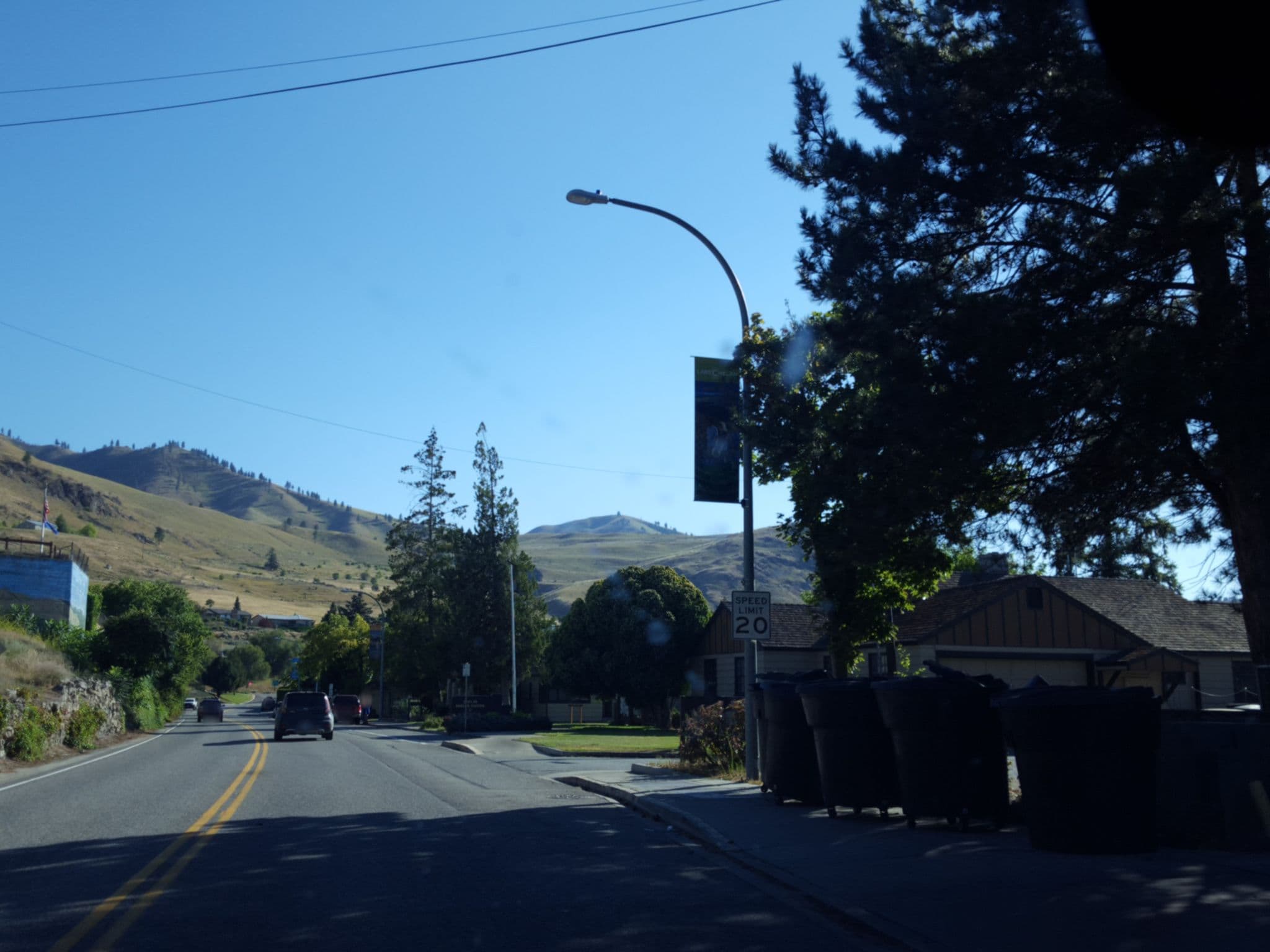 Street view near Caravel Resort Motel, Chelan — © damnitgetmybeer (CC BY-SA · Mapillary)