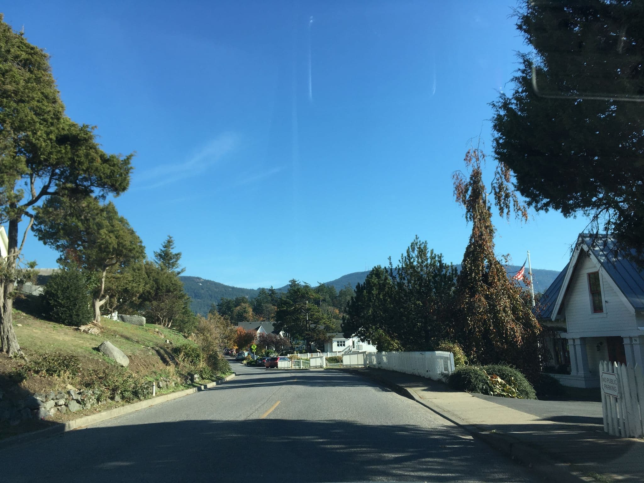 Street view near Eastsound Landmark Inn, Friday Harbor — © almccon (CC BY-SA · Mapillary)