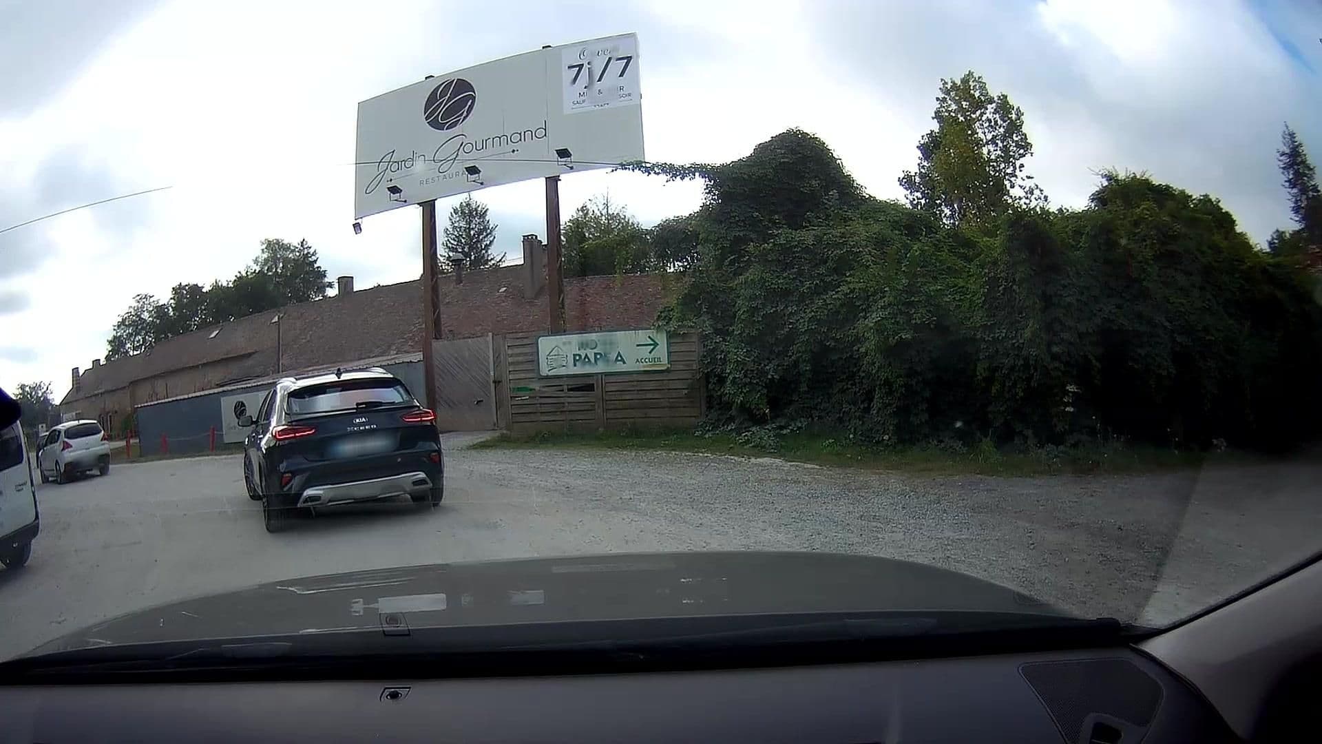 Street view near Hôtel Papéa, Changé — © micmin1972 (CC BY-SA · Mapillary)