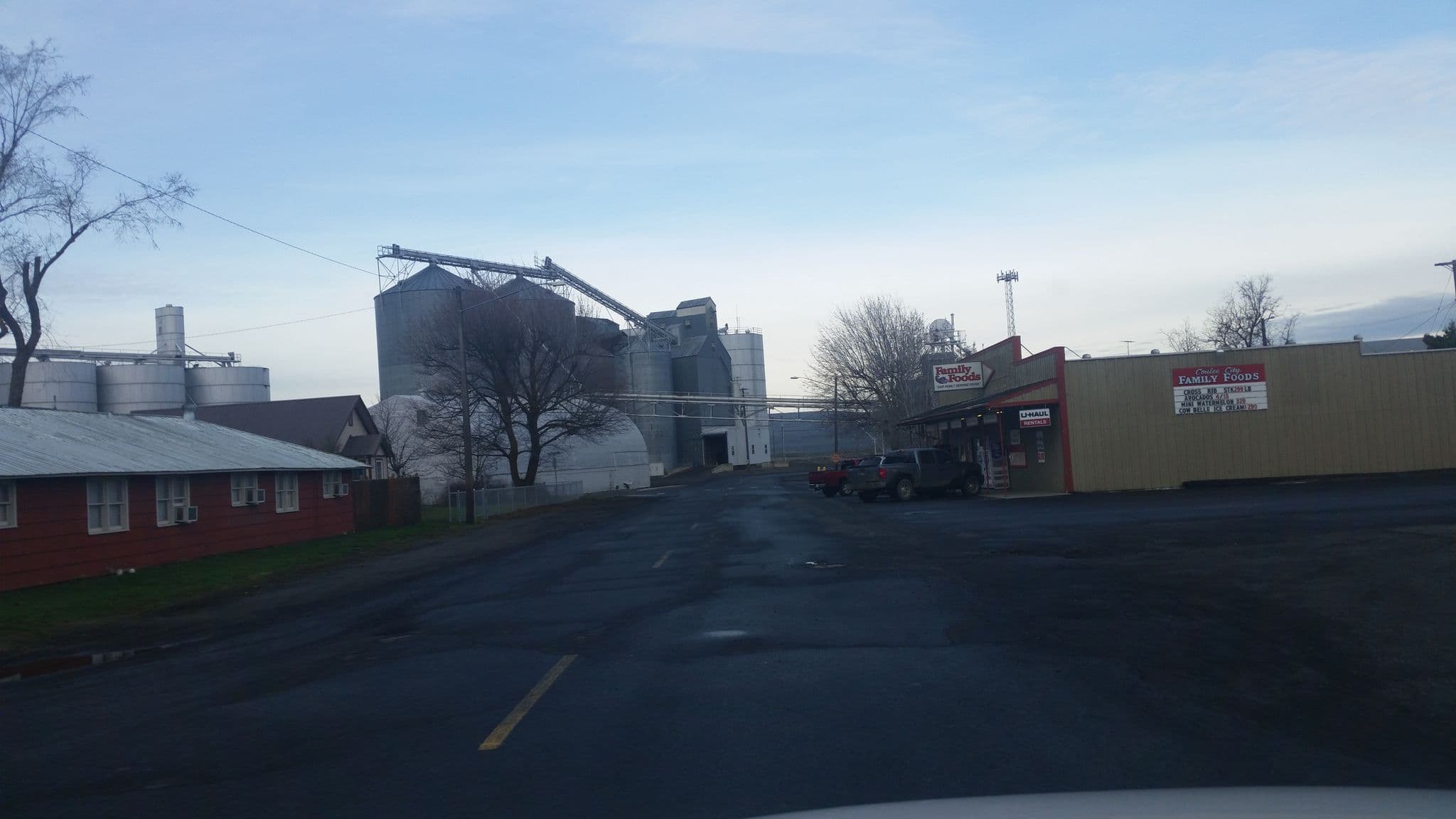 Street view near Banks Lake Lodge, Soap Lake — © natfoot (CC BY-SA · Mapillary)