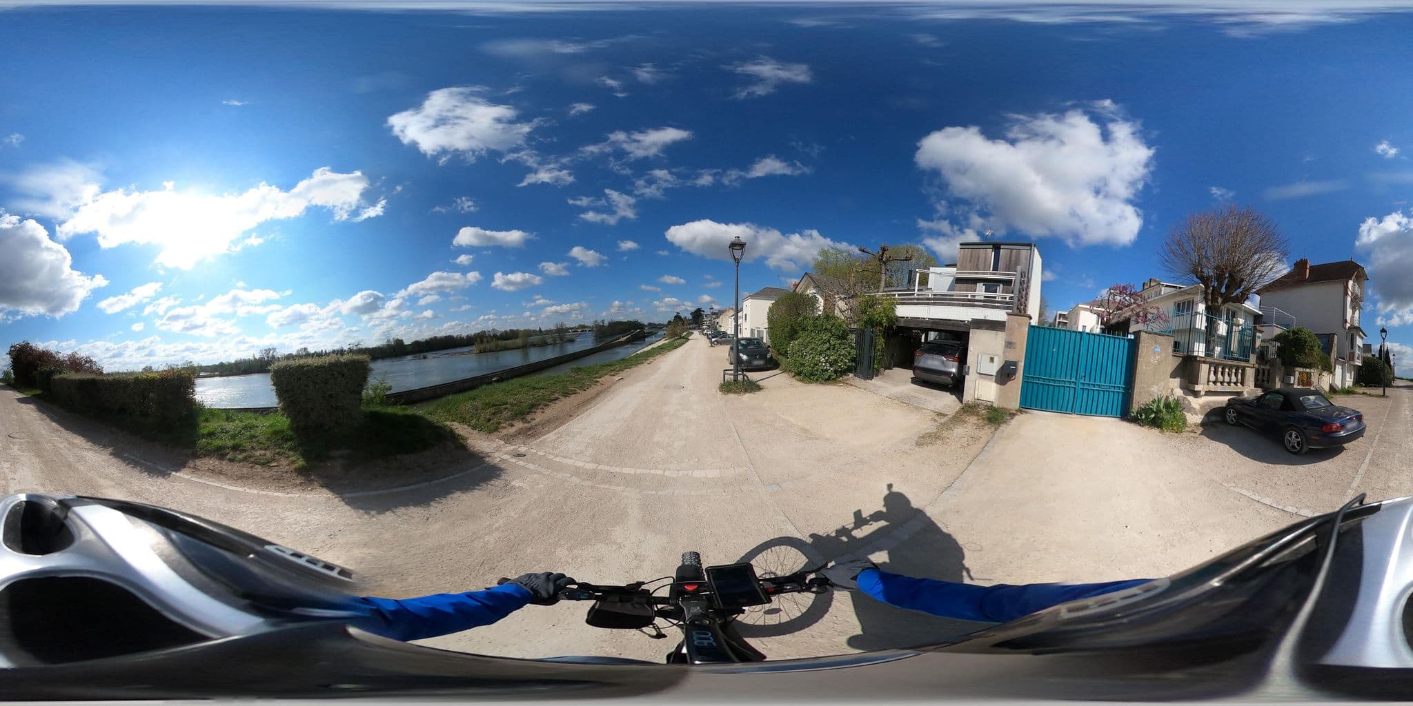 Street view near Villa Nautile, Saint-Jean-le-Blanc — © u4y0u (CC BY-SA · Mapillary)