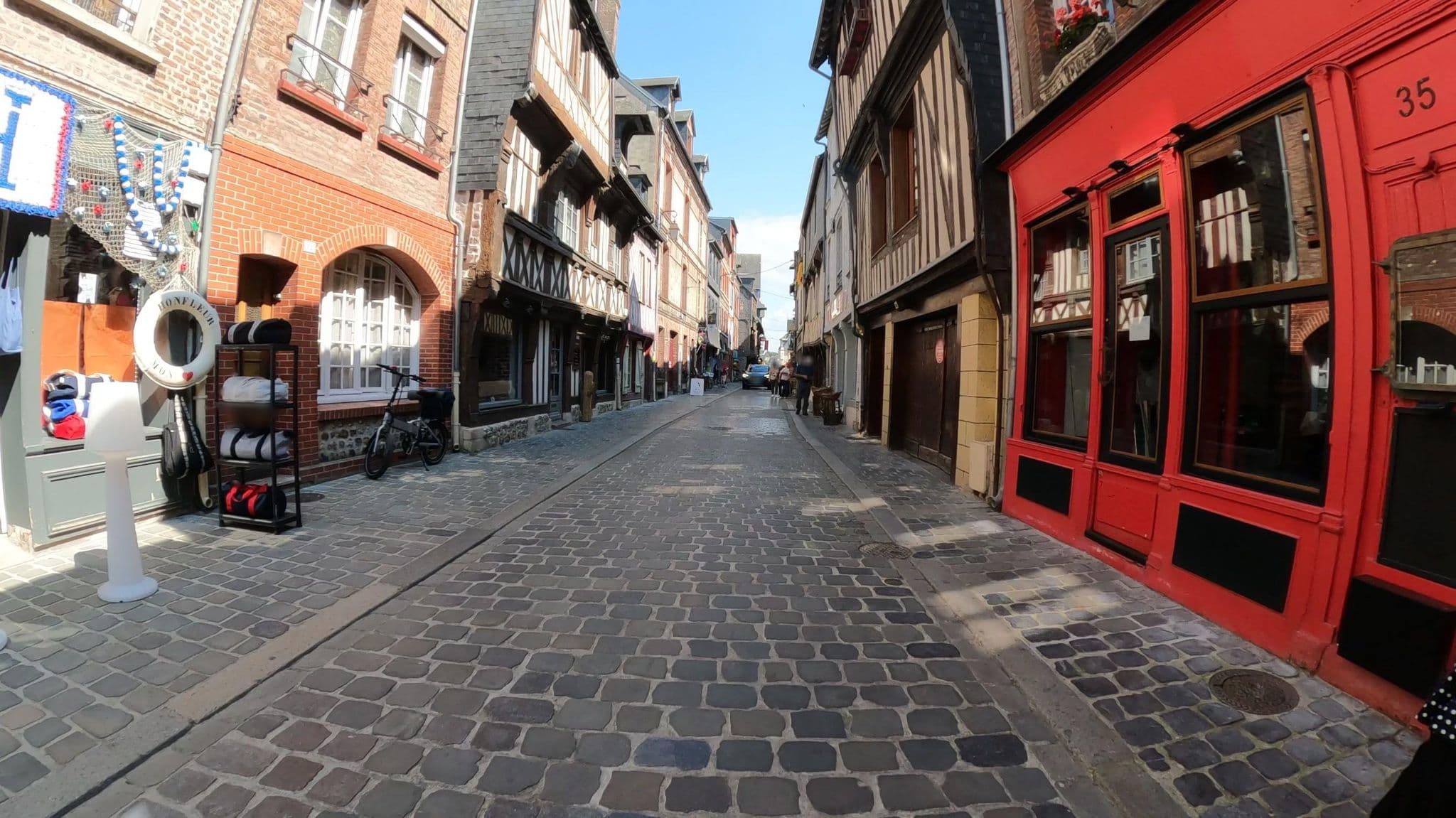 Street view near La Venelle du Bassin, Honfleur — © Nzau (CC BY-SA · Mapillary)