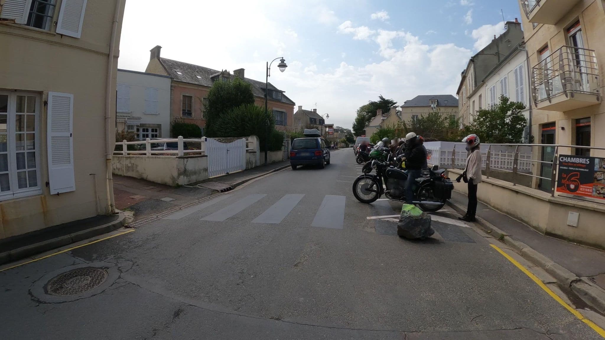 Street view near La Maison du 6, Ver-sur-Mer — © Nzau (CC BY-SA · Mapillary)