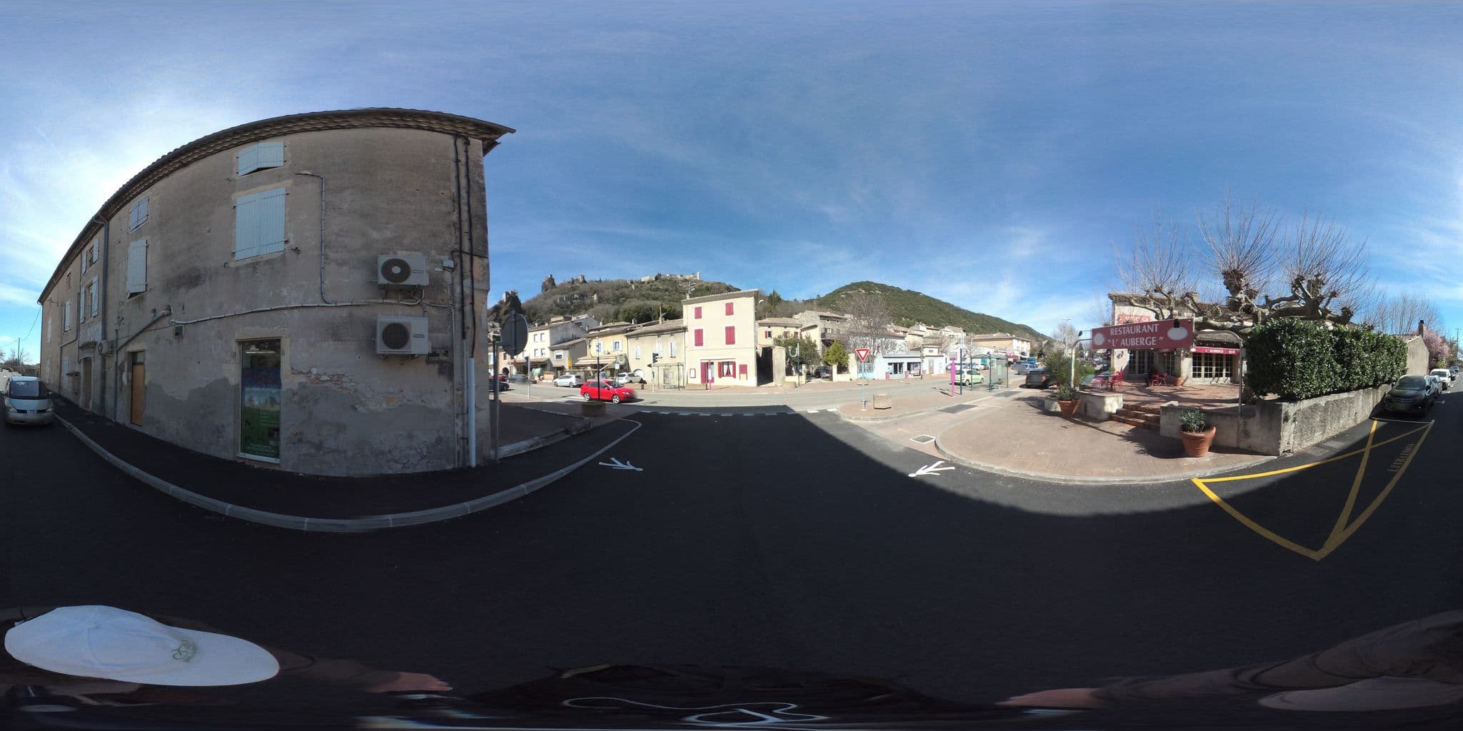 Street view near Hôtel Médiéval, Rochemaure — © geovelo (CC BY-SA · Mapillary)