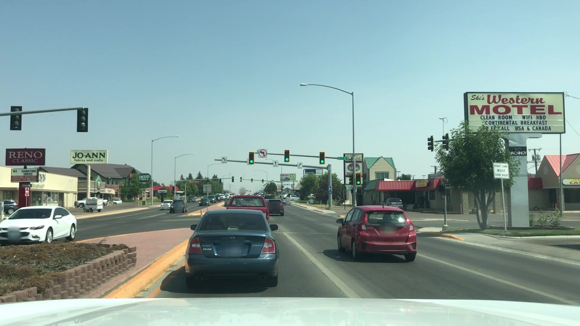 Street view near Ski's Western Motel, Great Falls — © lvl5 (CC BY-SA · Mapillary)