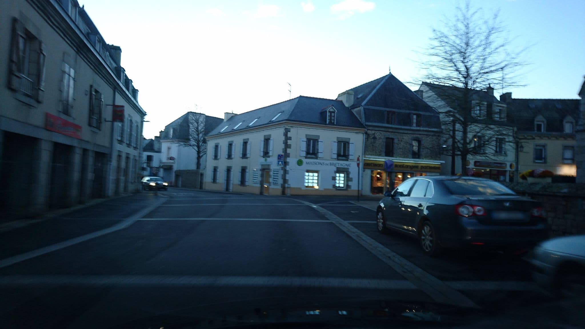 Street view near Le MANOIR de KERTALG Hôtel, Moëlan-sur-Mer — © ljbouere (CC BY-SA · Mapillary)