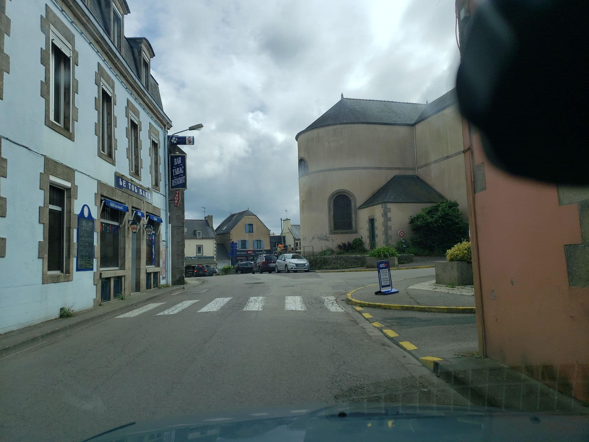 Street view near Hôtel Restaurant des Voyageurs, Plonéour-Lanvern — © tedscougv (CC BY-SA · Mapillary)