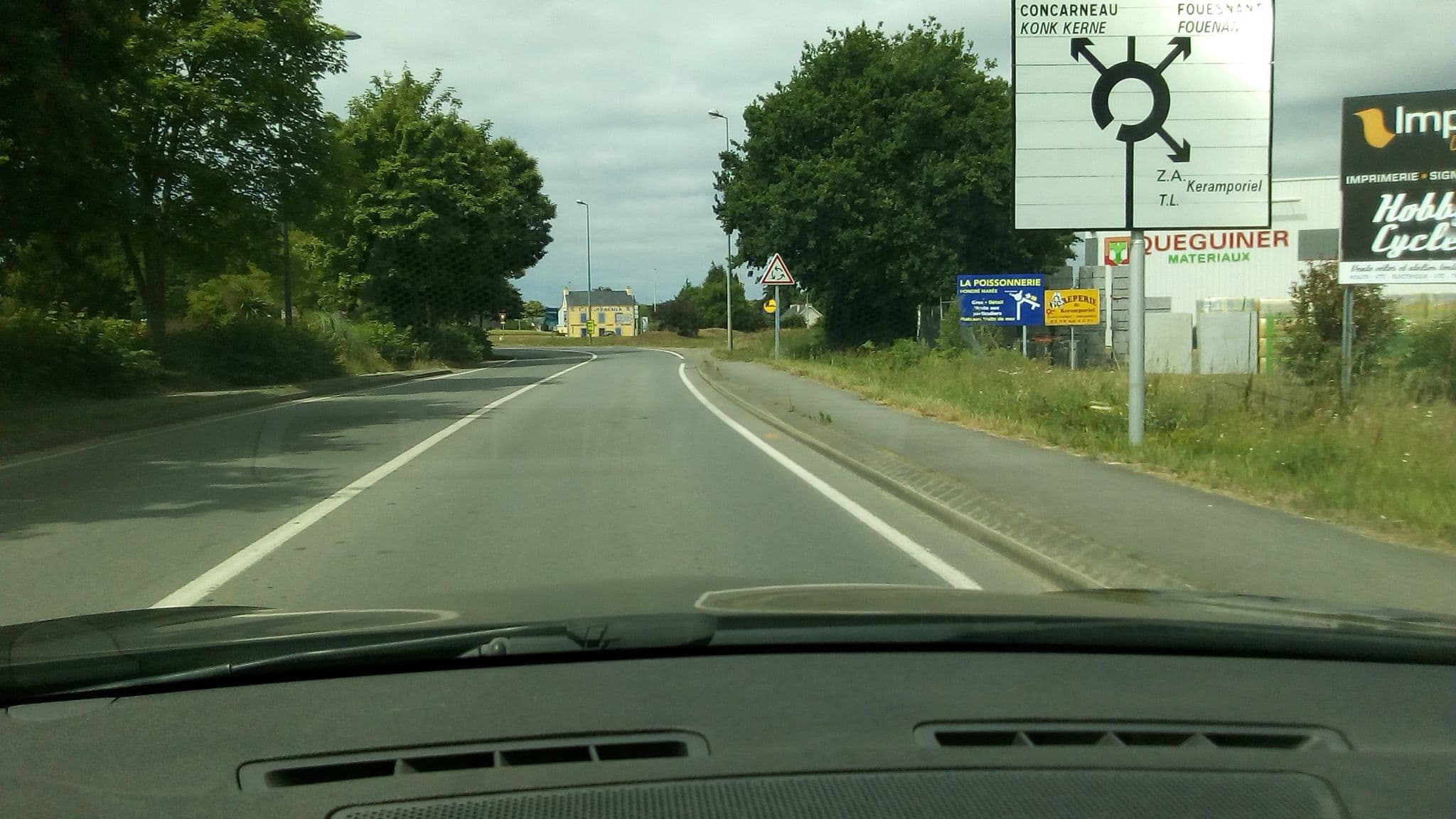 Street view near Etap Hôtel, Concarneau — © cemcarfil (CC BY-SA · Mapillary)