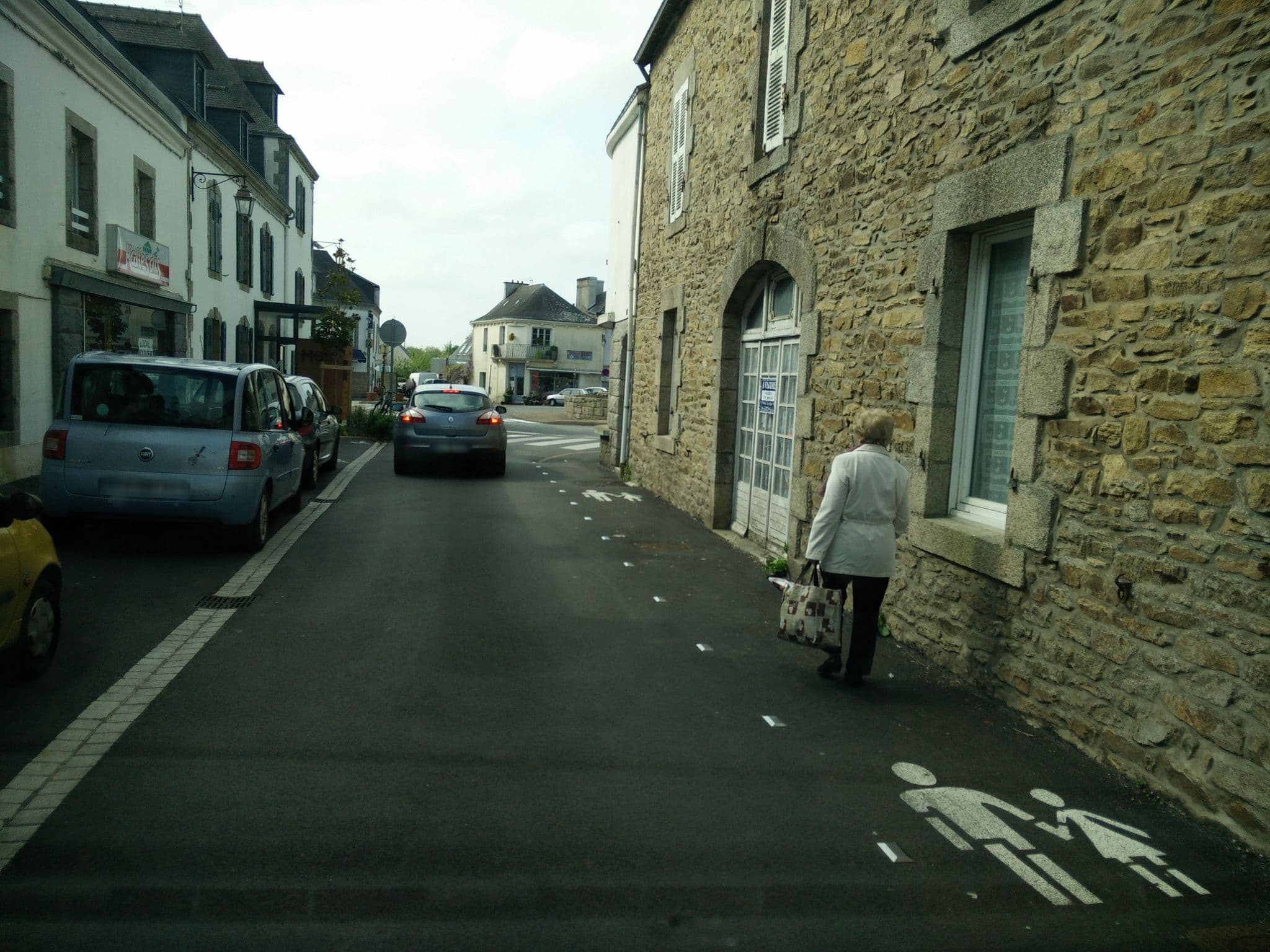 Street view near Hôtel de Kéristinec, Riec-sur-Belon — © joostjakob (CC BY-SA · Mapillary)